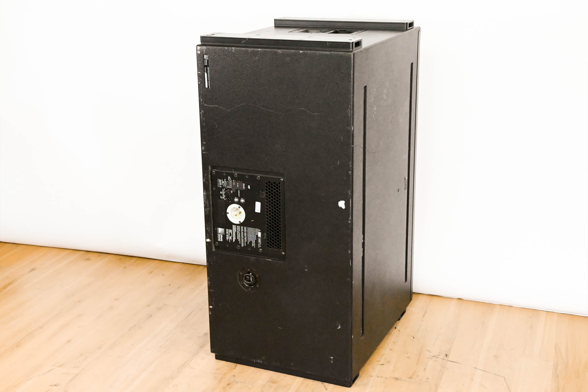 Meyer Sound 700-HP UltraHigh-Power Dual 18" Powered Subwoofer