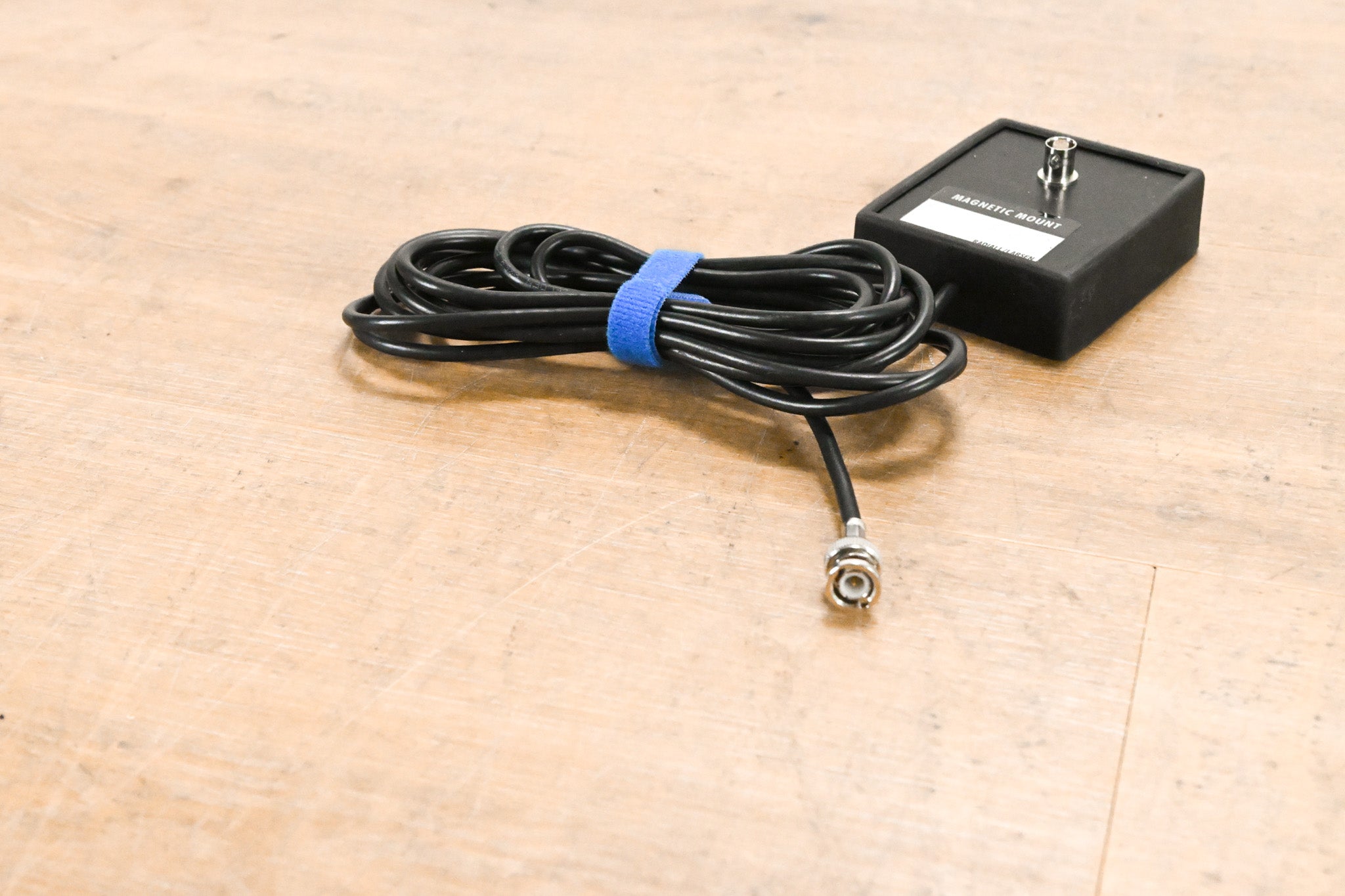 Radiall / Larsen BNC-BNC Magnet Mount