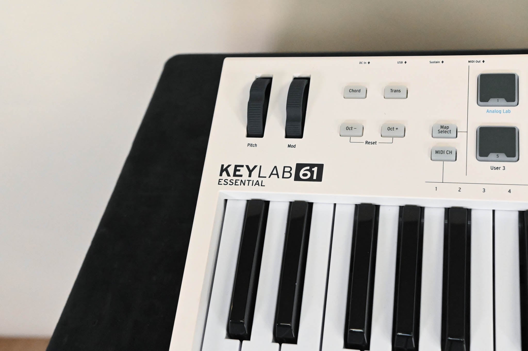 Arturia KeyLab Essential 61 MIDI Controller - White (NO POWER SUPPLY)