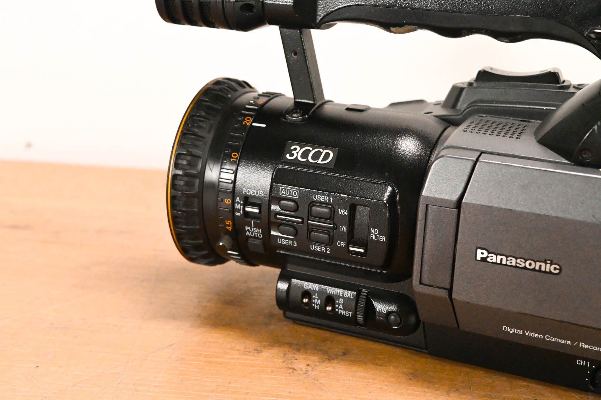 Panasonic AG-DVX100B 3-CCD Mini-DV Cinema Video Camcorder CG01Z0H