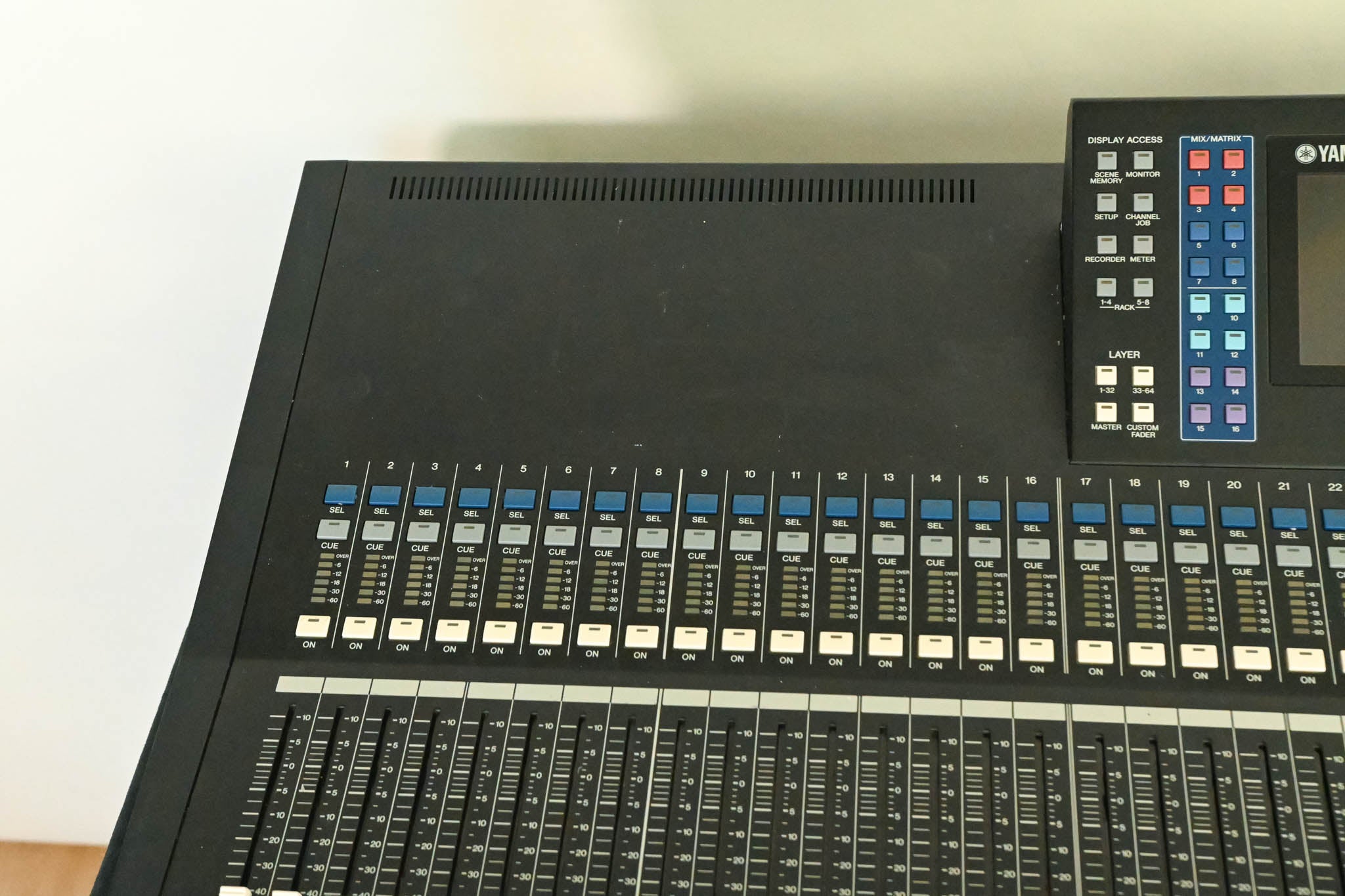 Yamaha LS9-32 32-Input Digital Mixing Console CG01SHA