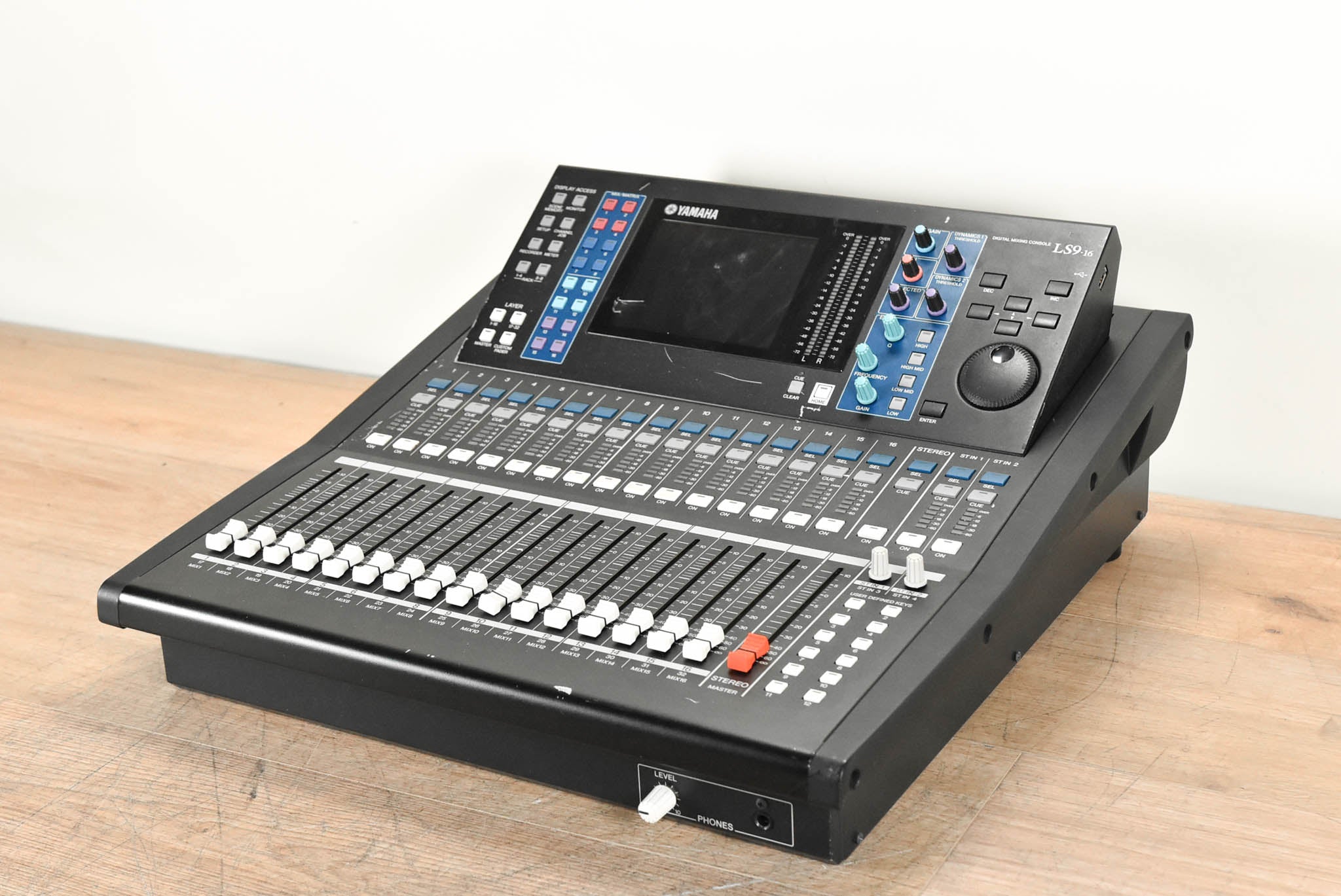 Yamaha LS9-16 16-Input Digital Mixing Console