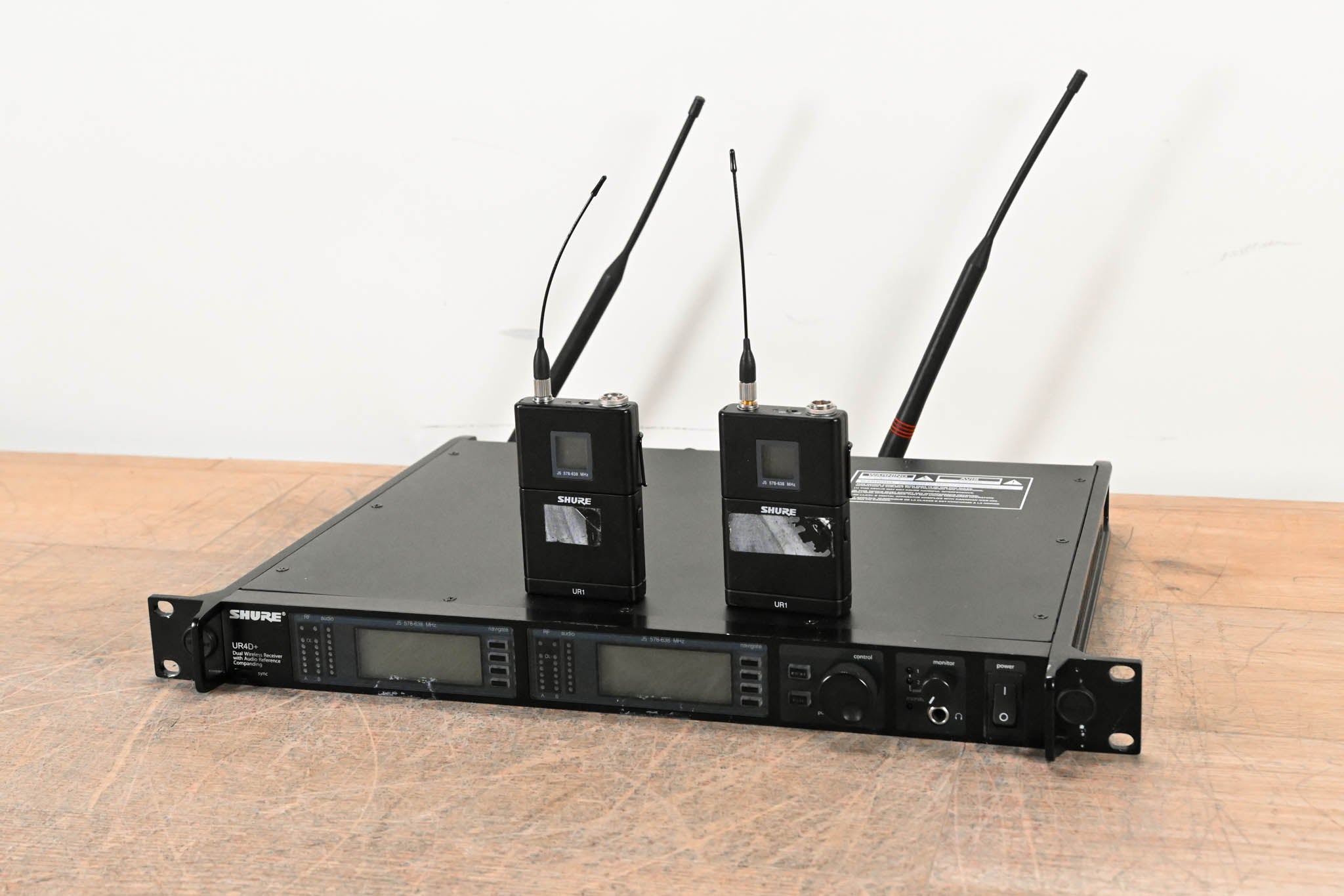 Shure UR4D+ Dual Wireless Receiver w/ two Bodypacks J5 Band: 578-638 MHz