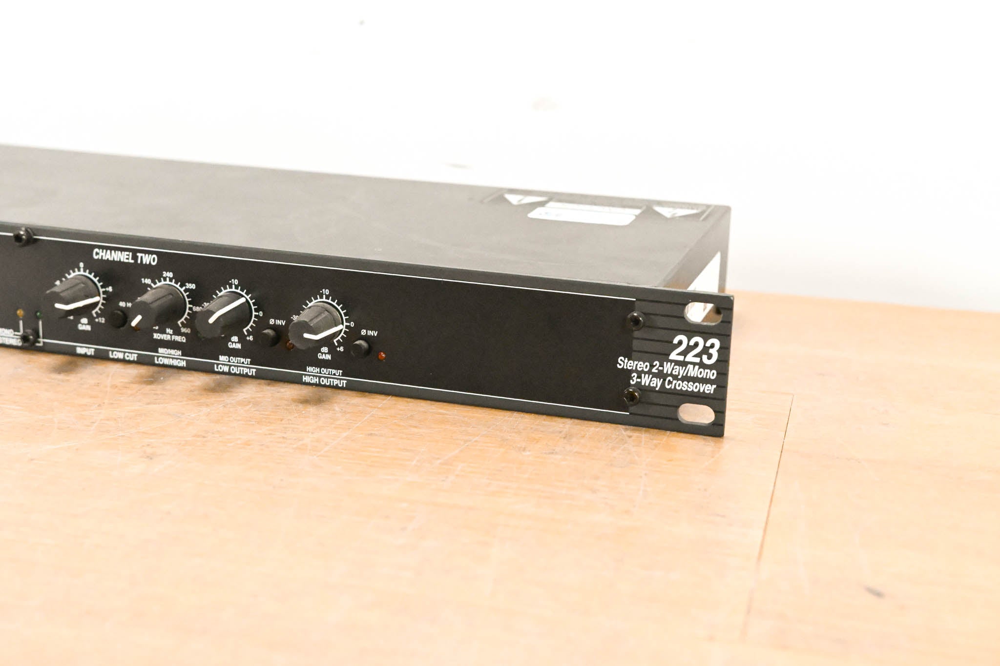 dbx 223 Stereo 2-Way / Mono 3-Way Crossover