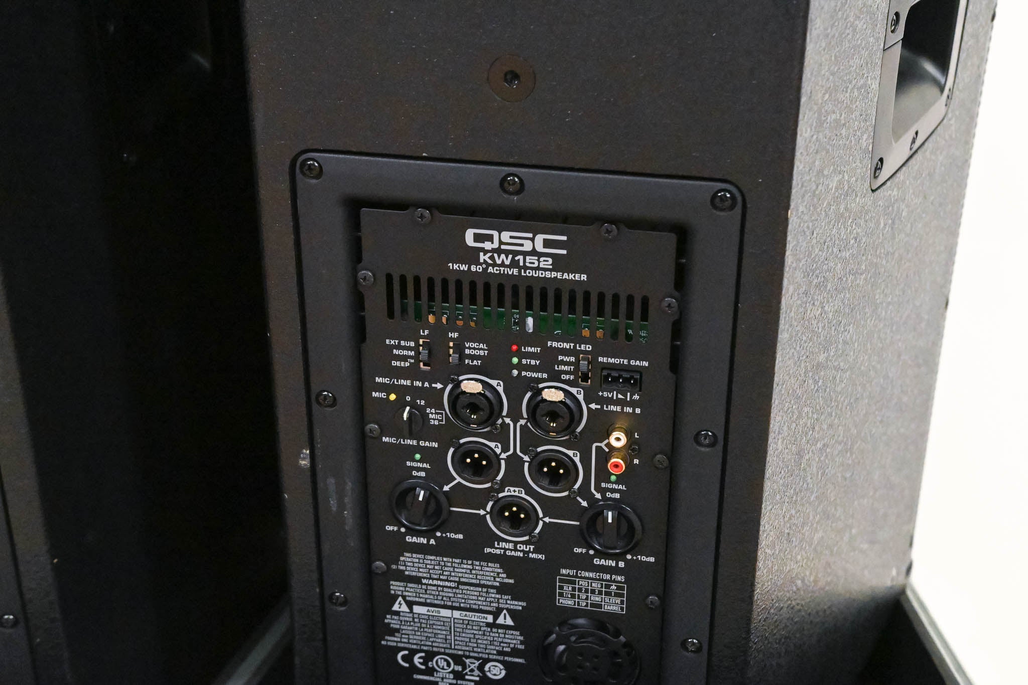 QSC KW152 Active 15" 2-Way Powered Speaker (PAIR) with Road Case