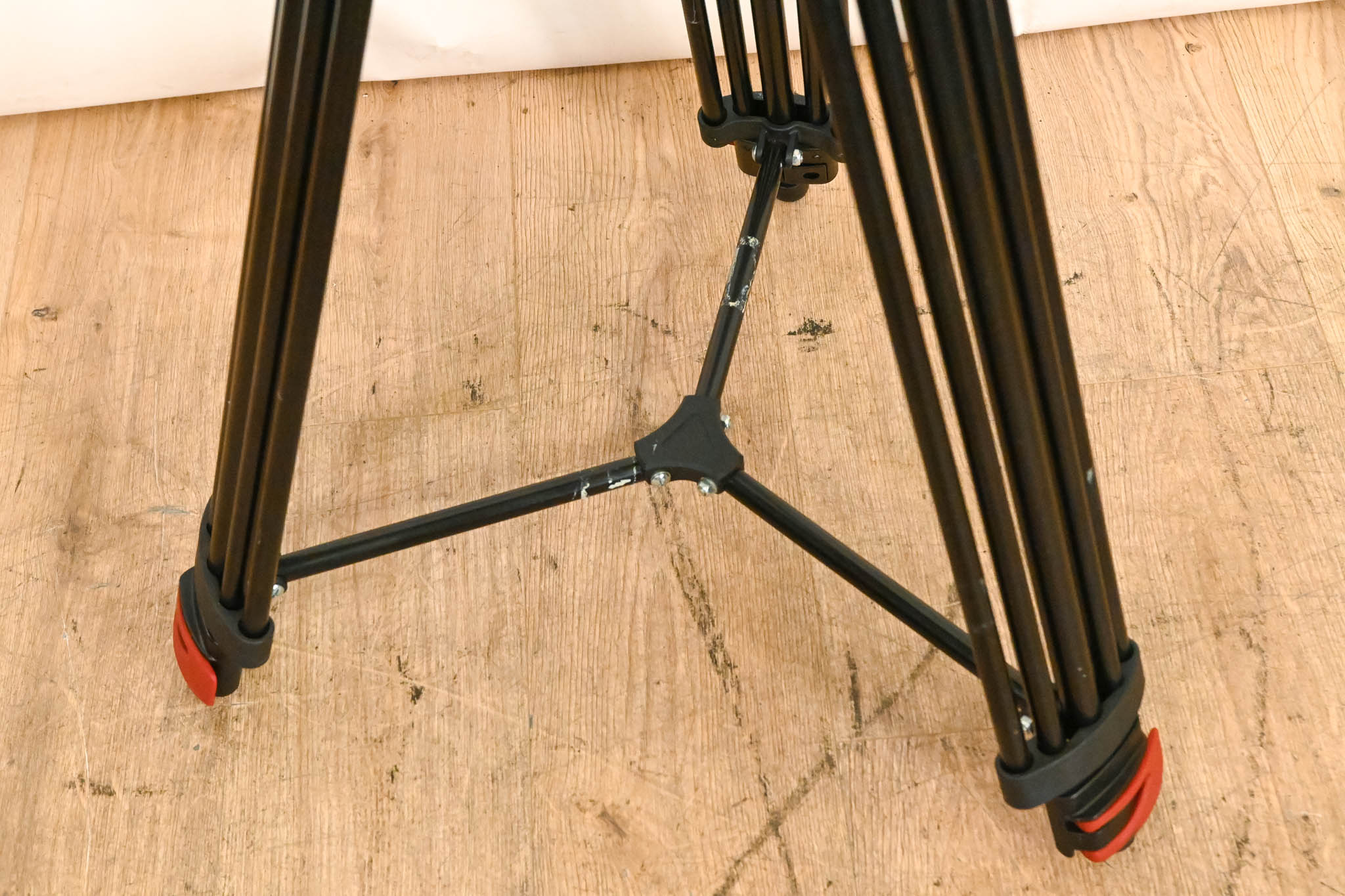 Neewer TP37 74" Video Tripod with Fluid Head