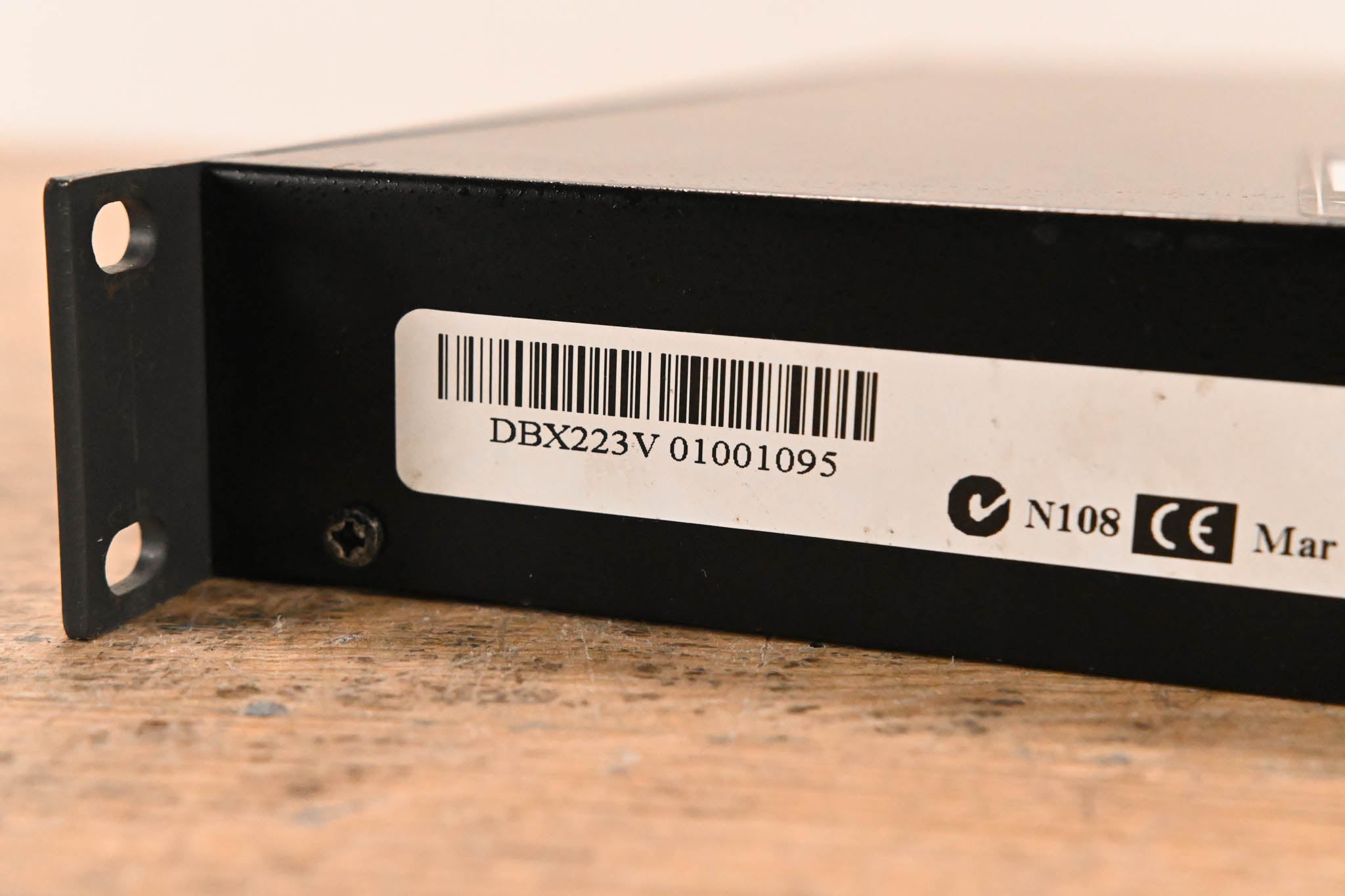 dbx 223 Stereo 2-Way / Mono 3-Way Crossover