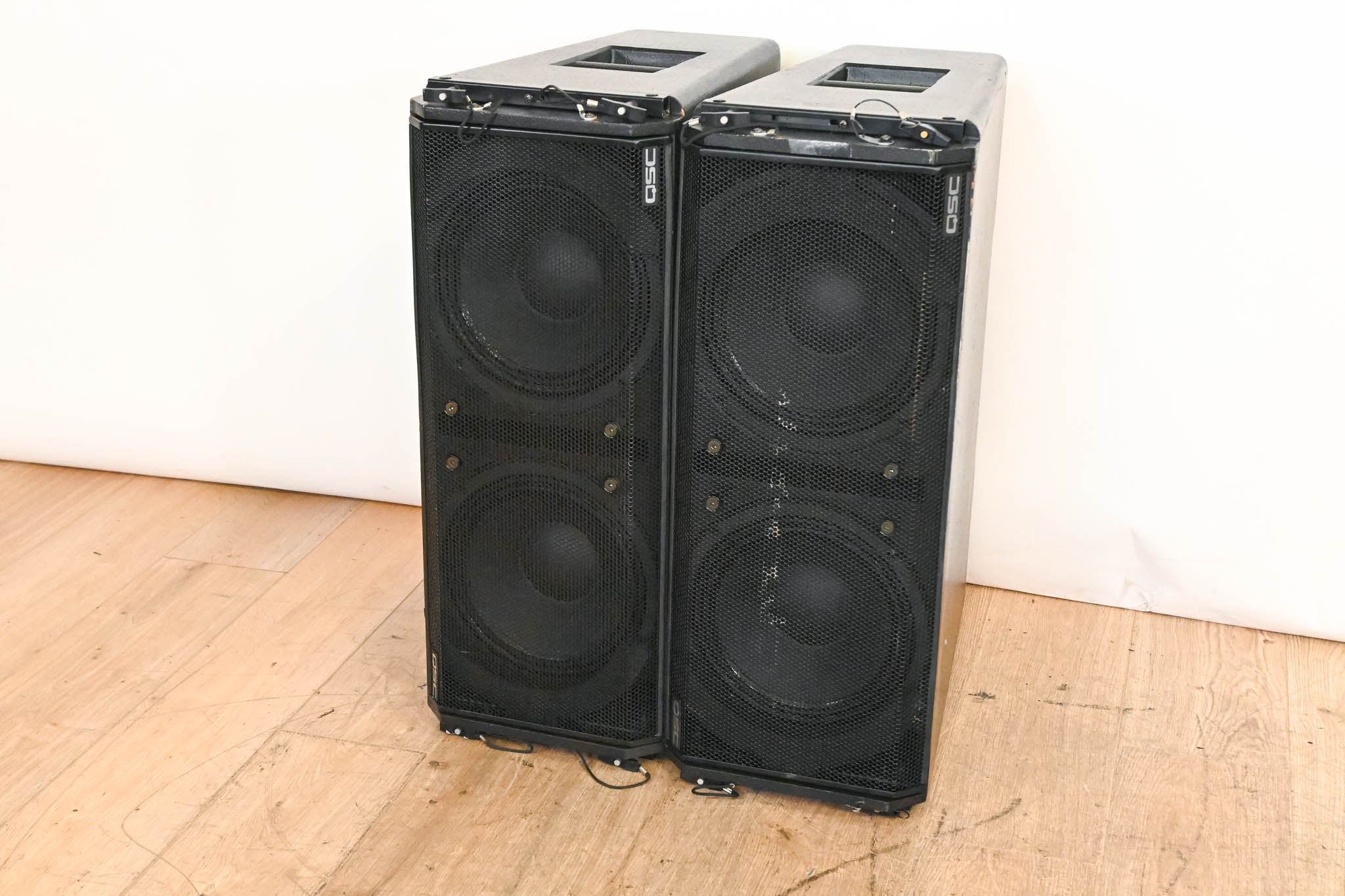 QSC WideLine-10 Dual 10-Inch Wide Line Array Speaker (PAIR)