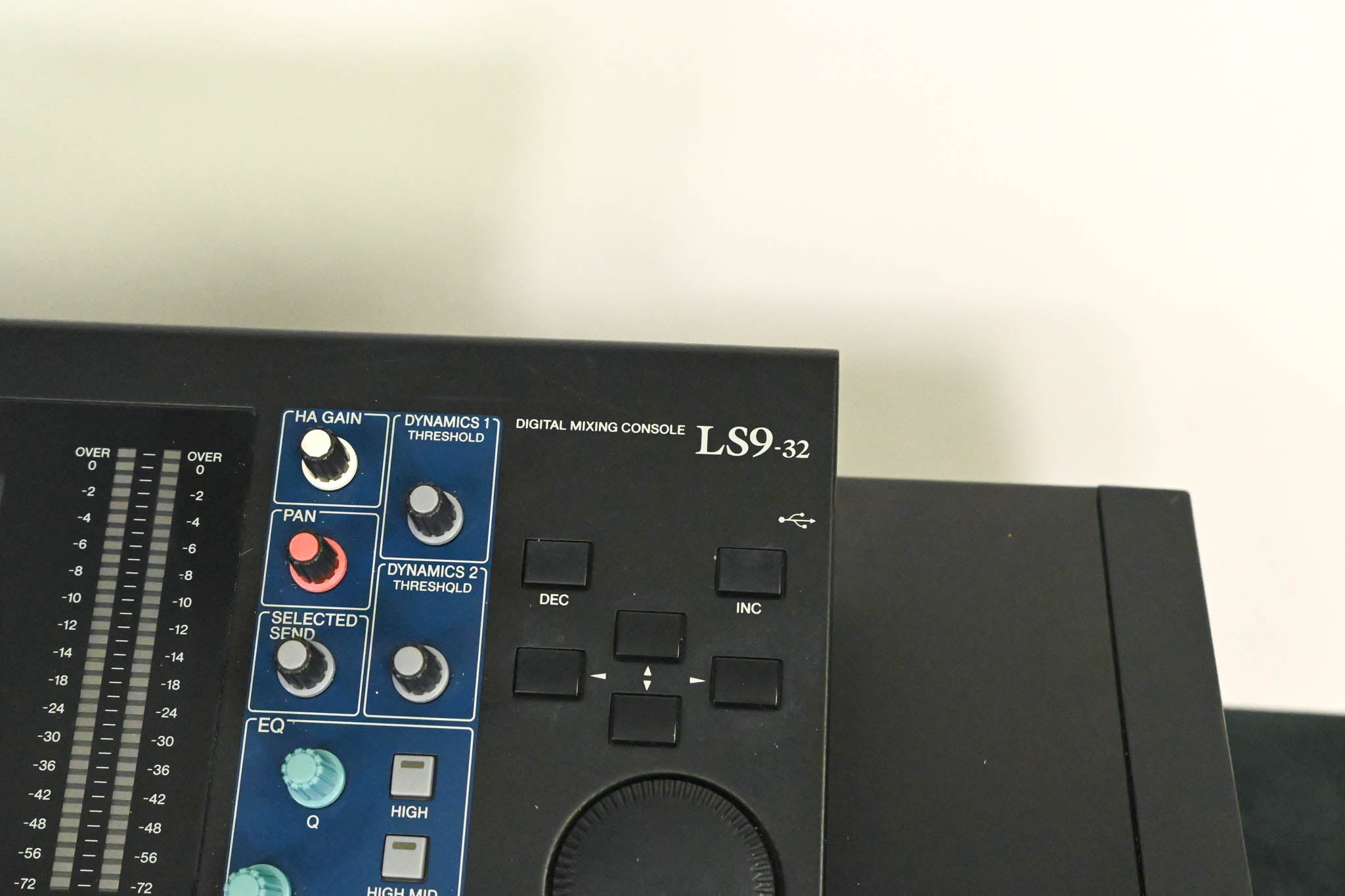 Yamaha LS9-32 32-Input Digital Mixing Console