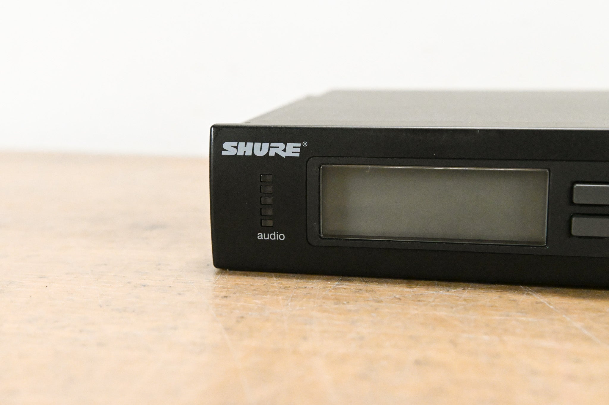 Shure SLX4 Wireless Receiver - J3 Band: 572-596 MHz (NO POWER SUPPLY)