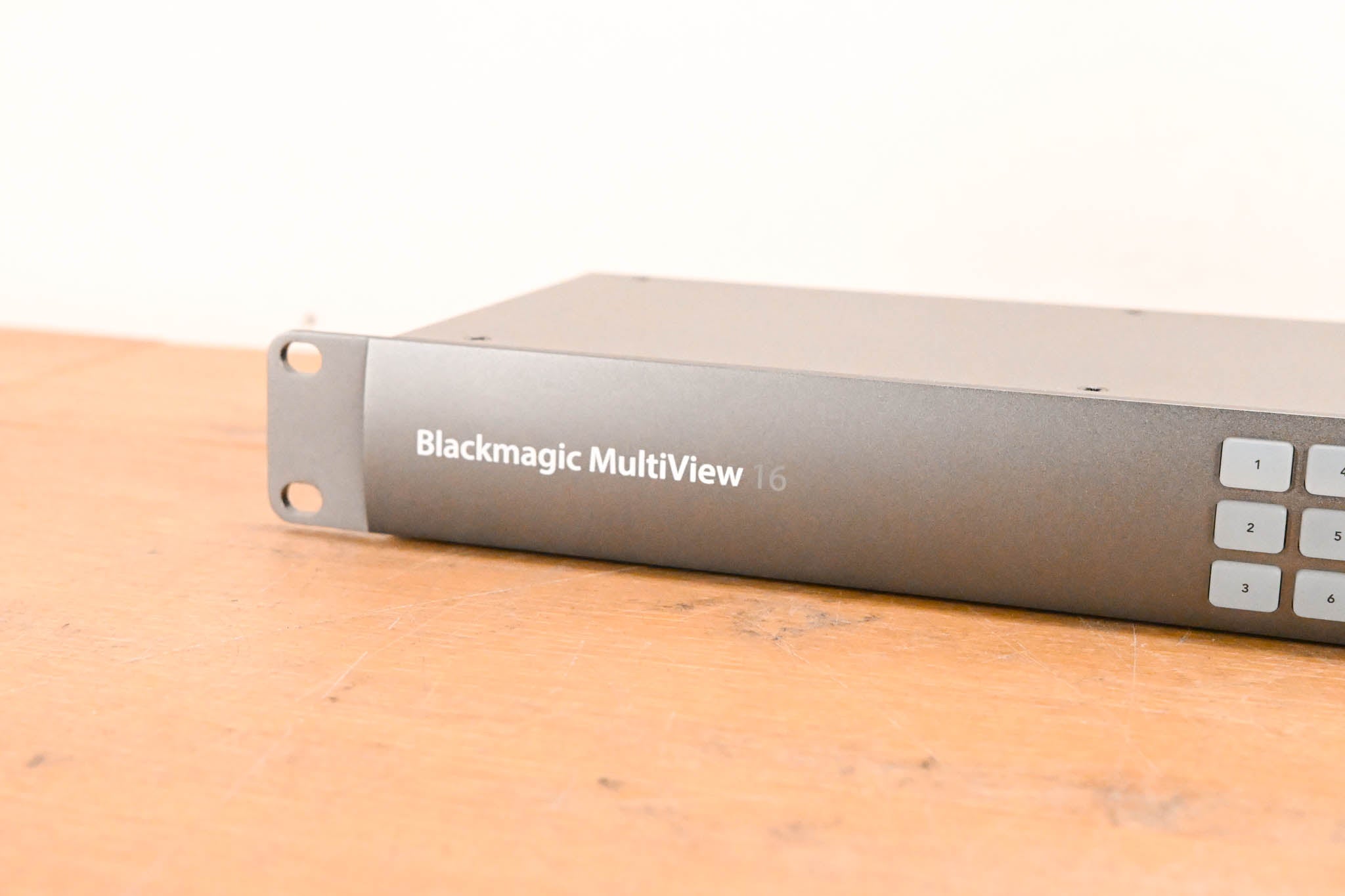 Blackmagic Design MultiView 16 16-source Monitor System