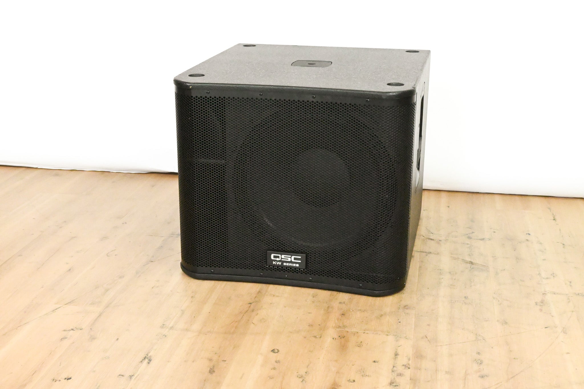 QSC KW181 1000W 18" Powered Subwoofer