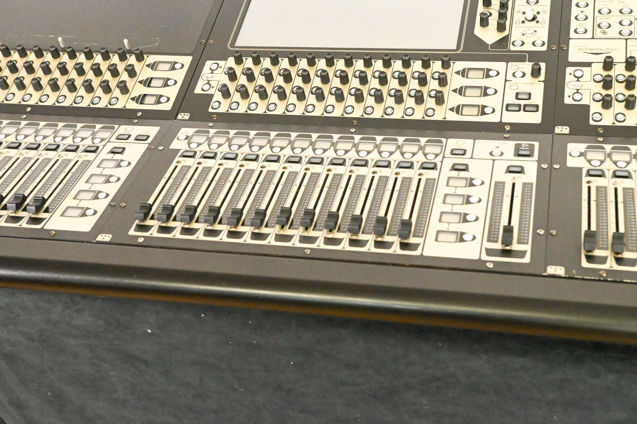 DiGiCo SD8 120-Channel Digital Mixing Console w/ Waves Card + ST Optical