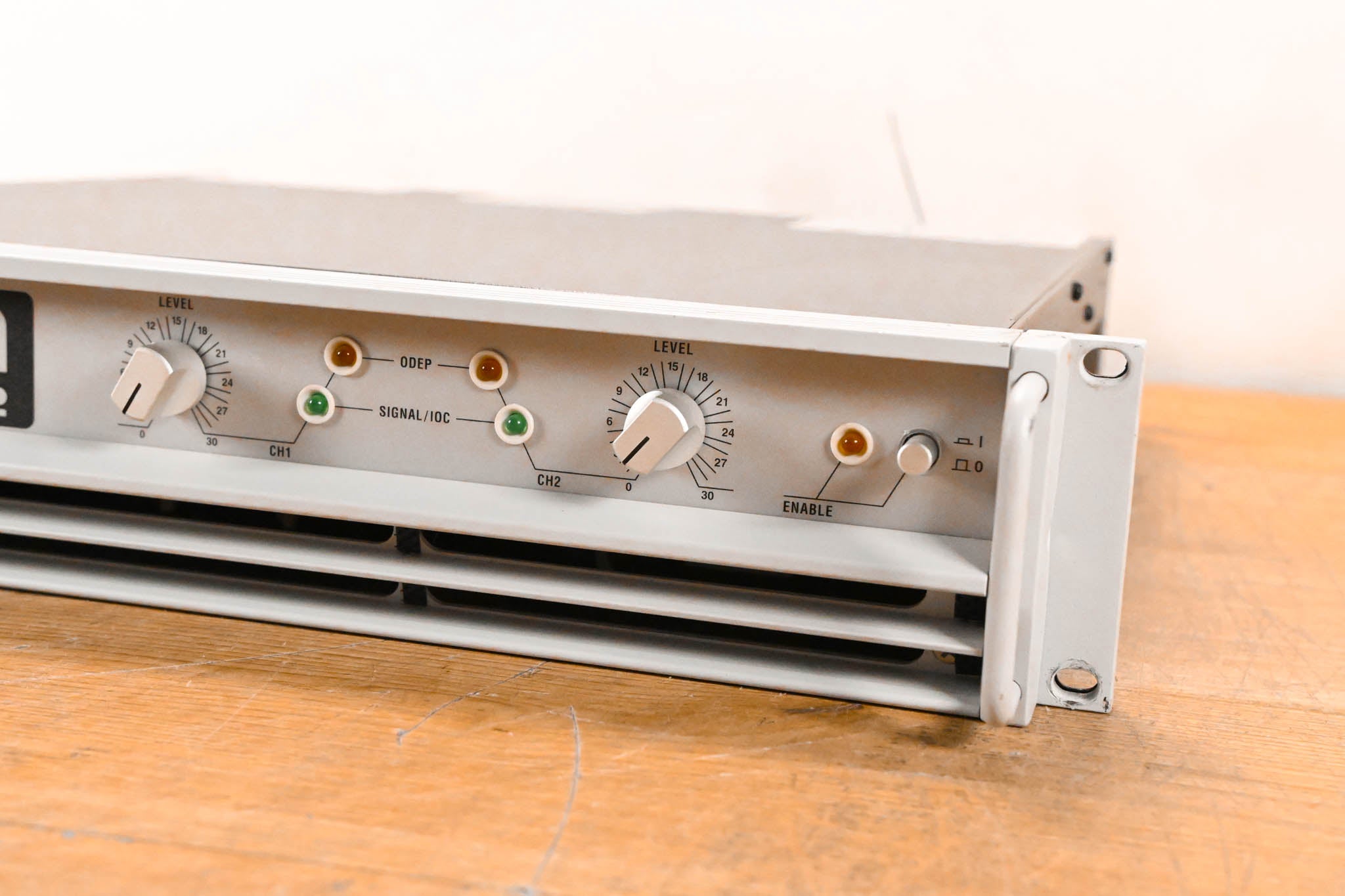 Crown Macro-Tech 2402 2-Channel Power Amplifier