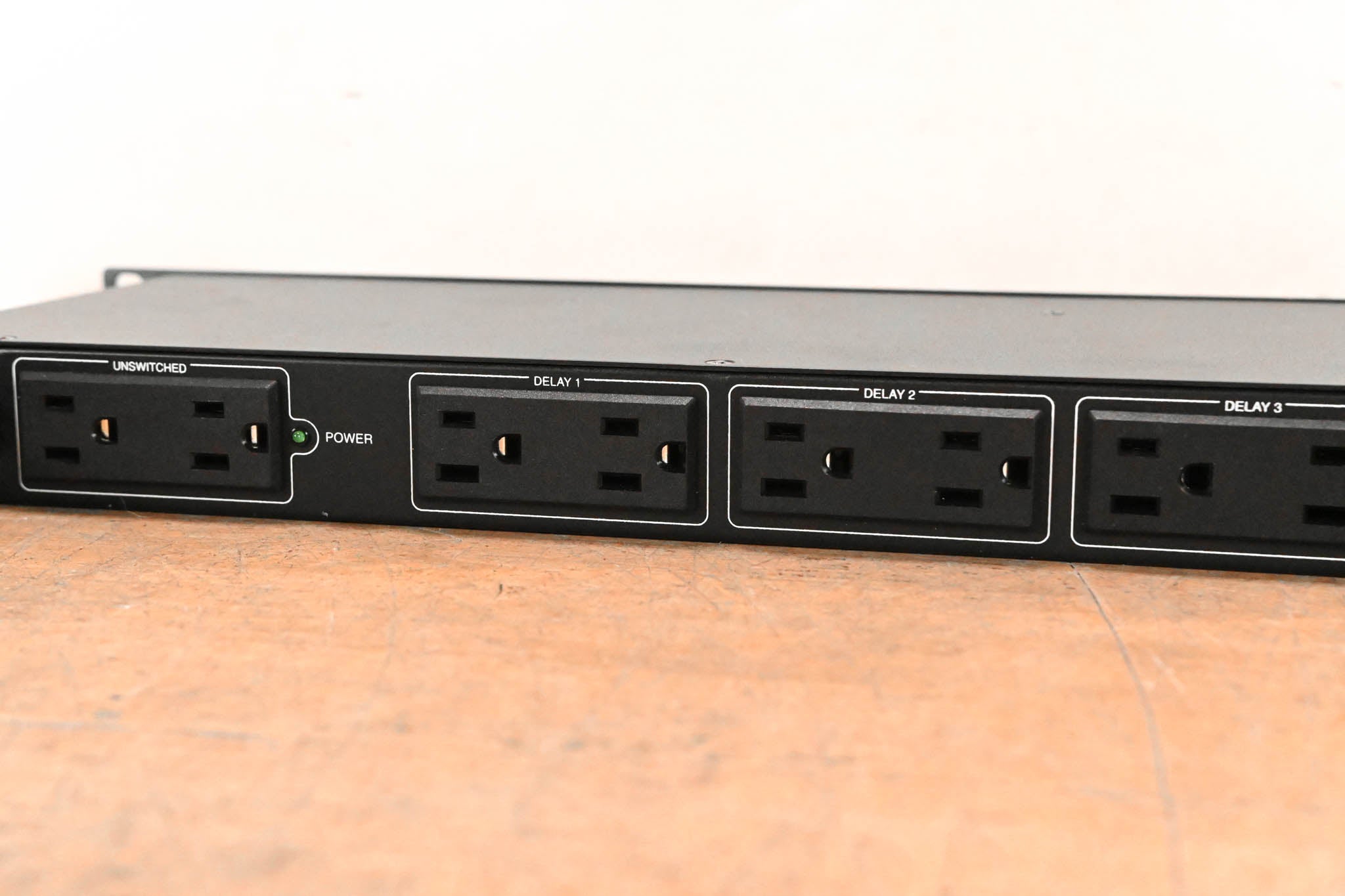 Furman M-8S 15A Standard Power Conditioner with Sequencer