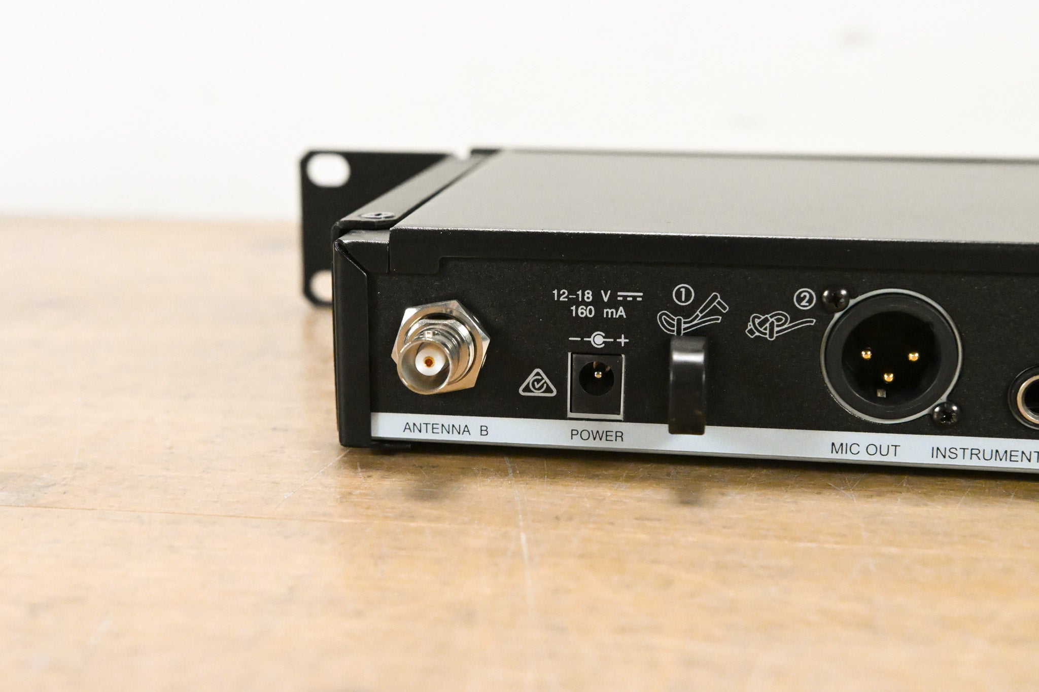 Shure SLX4 Wireless Receiver - G4 Band: 470-494 MHz (NO POWER SUPPLY)