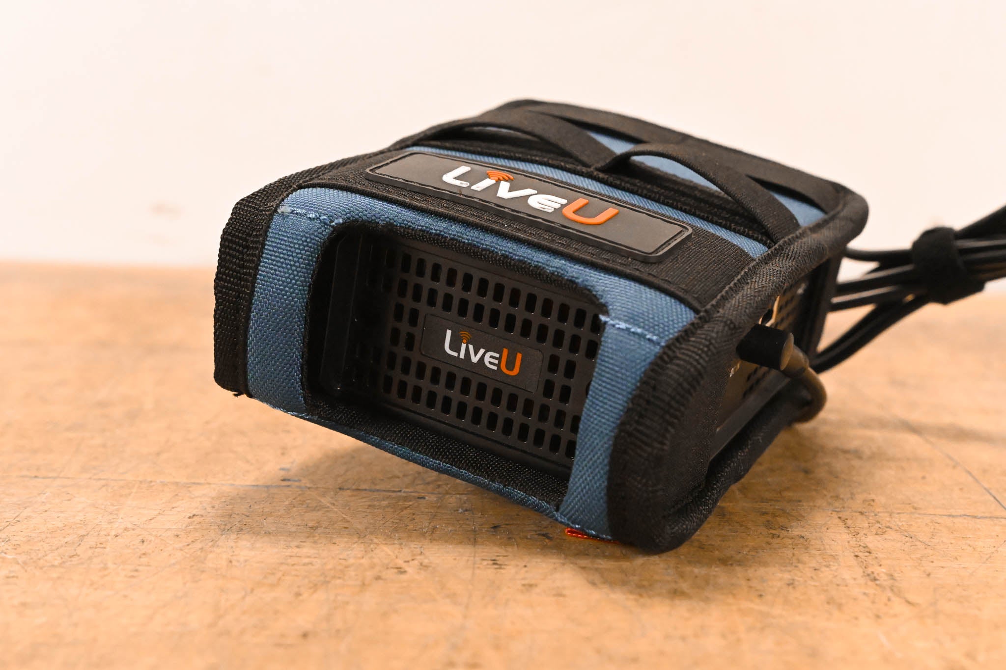 LiveU LU200 Camera-Mount Unit w/ SDI/HDMI Inputs