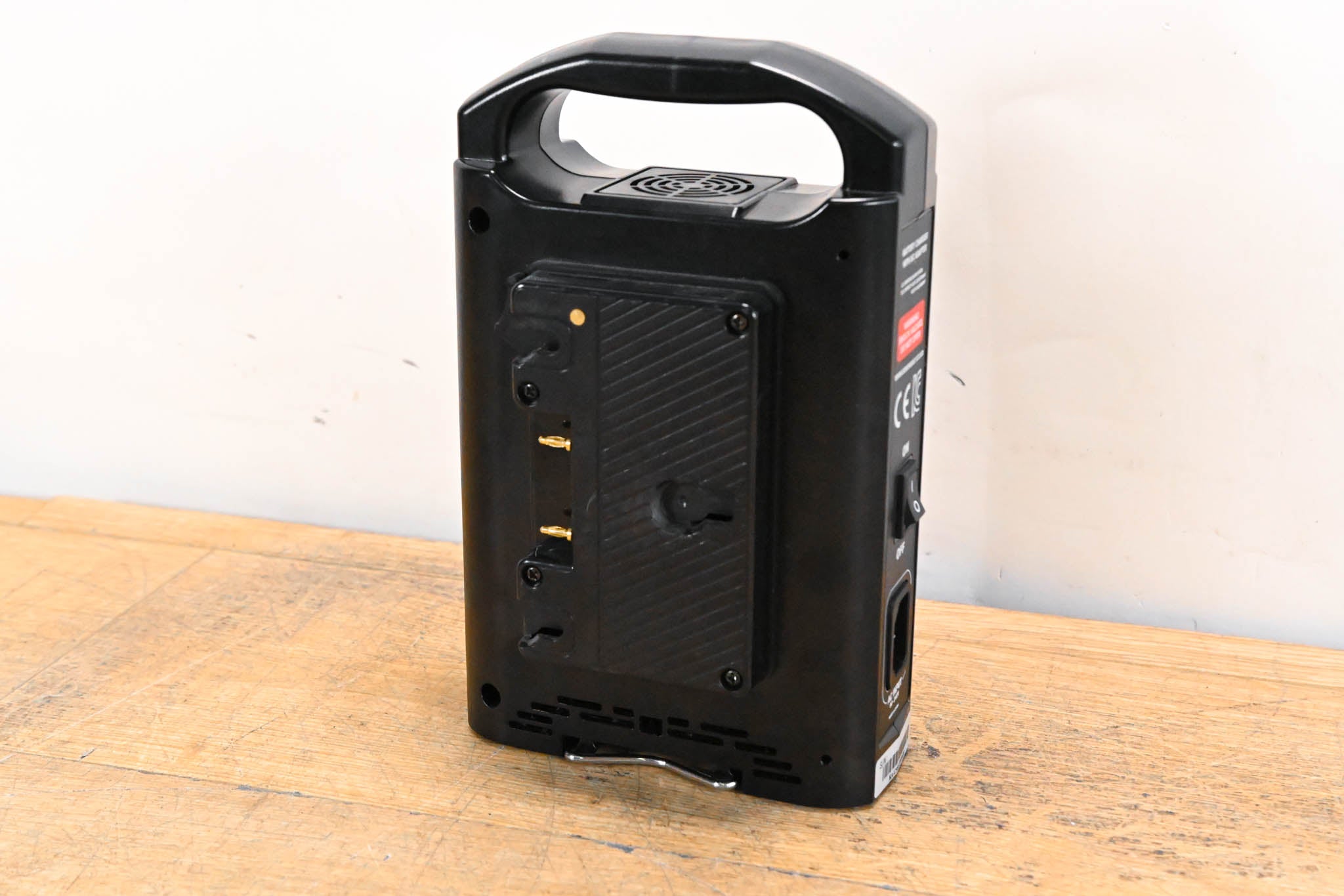 Gen Energy G-C50 2-Channel Lithium-Ion Battery Charger (Gold Mount)