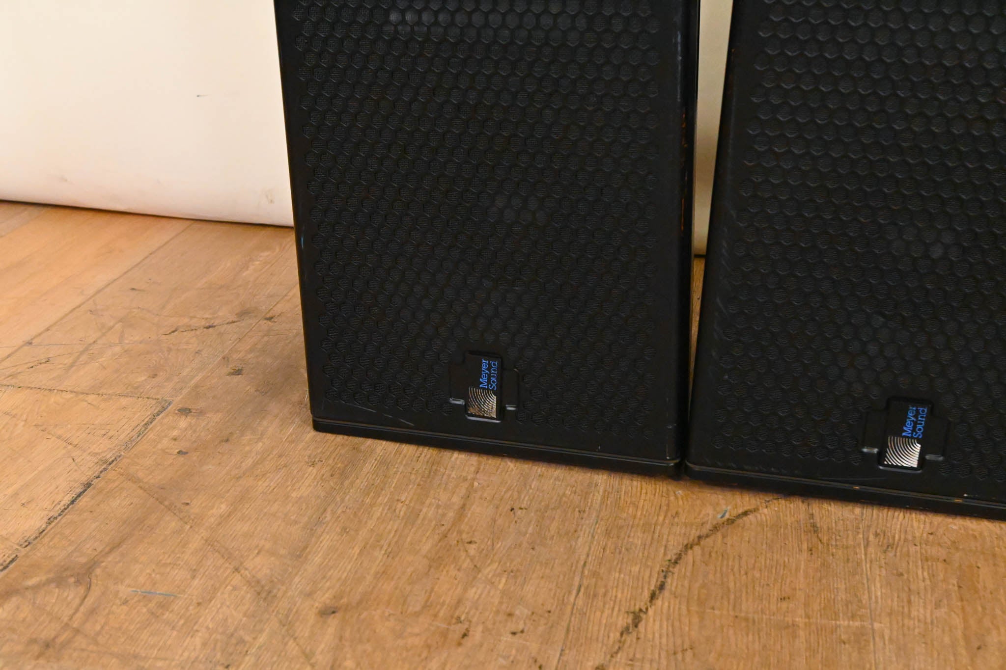 Meyer Sound UPJ-1P Compact VariO Loudspeaker (PAIR)