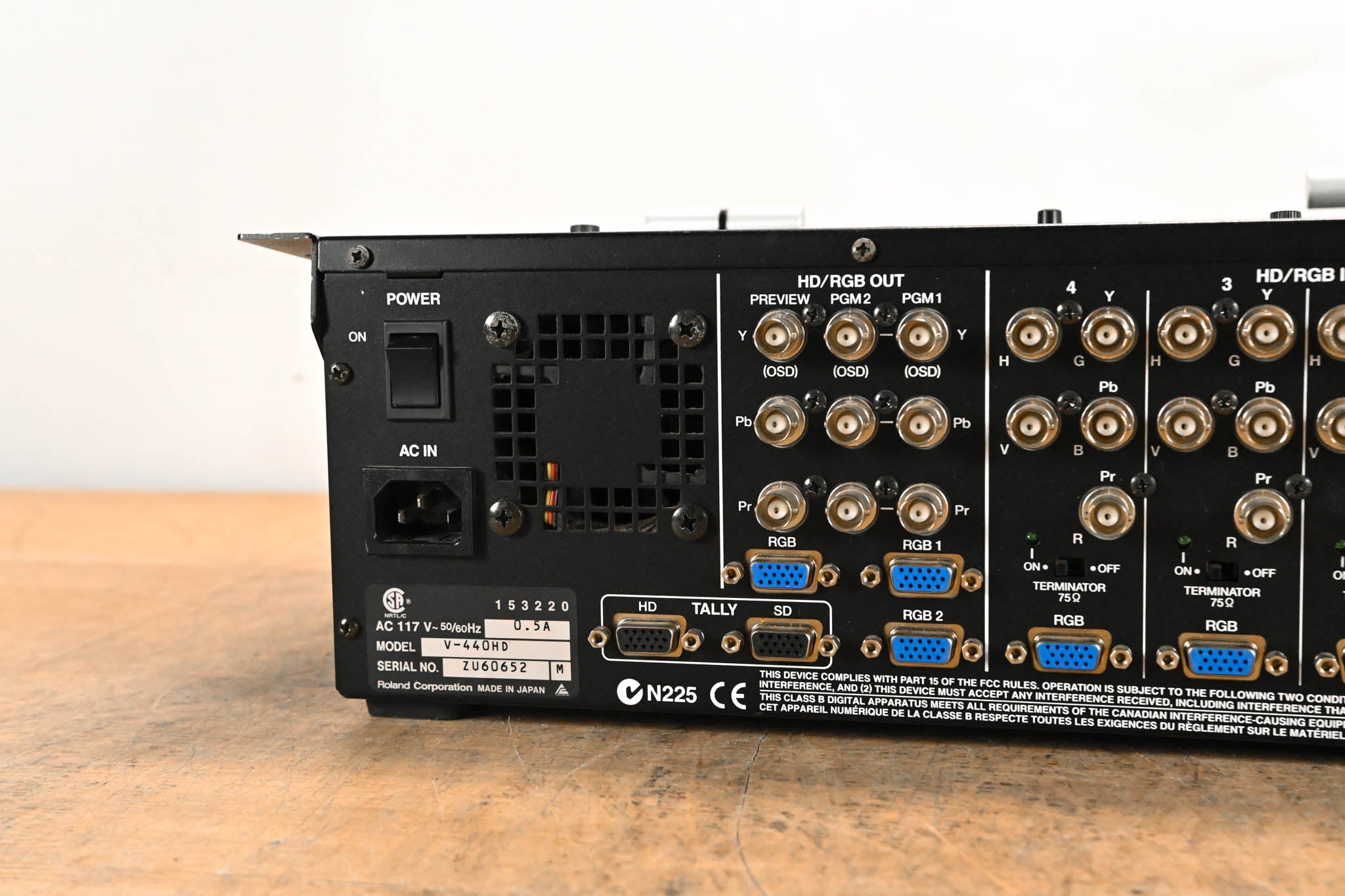 Roland V-440HD Multi-Format Video Mixer and Switcher (VERSION 2)