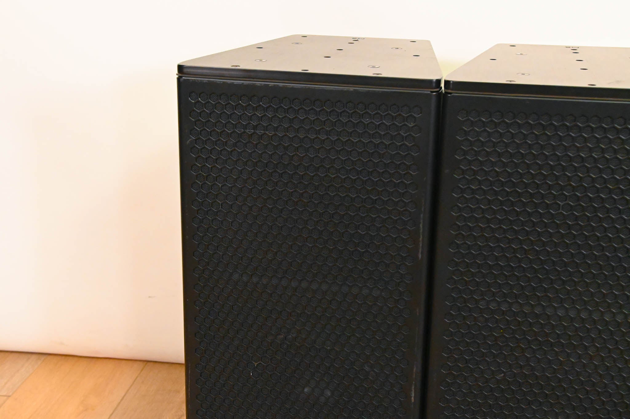 Meyer Sound UPJ-1P Compact VariO Loudspeaker (PAIR)