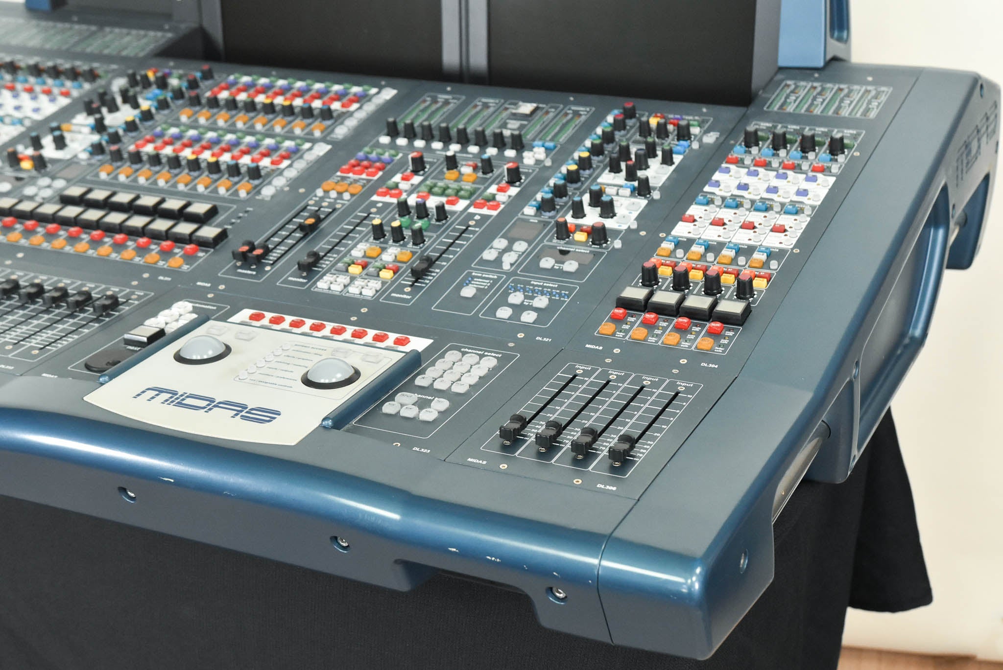 Midas PRO3 Live Digital Audio Mixing Console with DL371 Engine