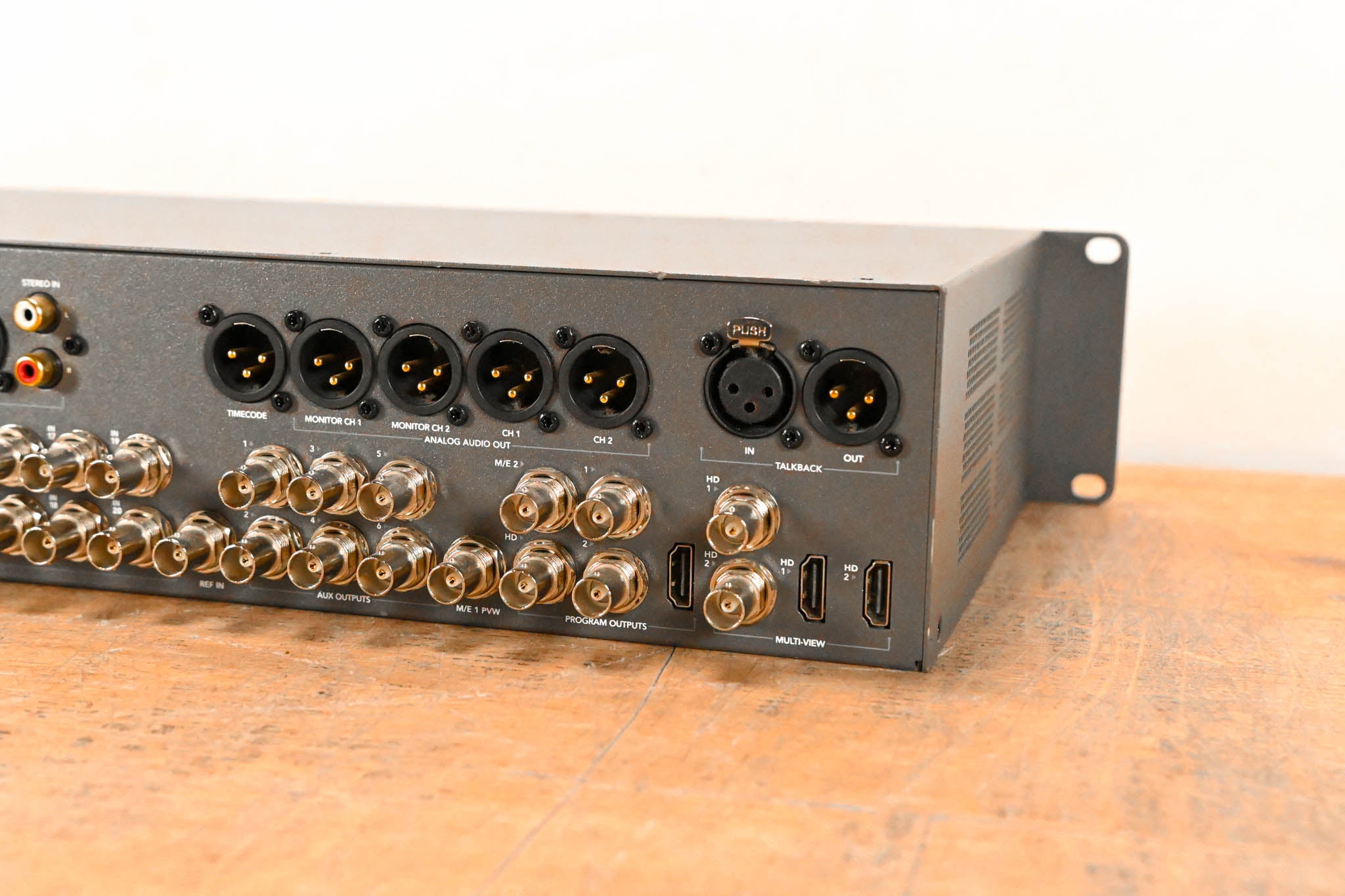 Blackmagic Design ATEM 2 M/E Production Studio 4K