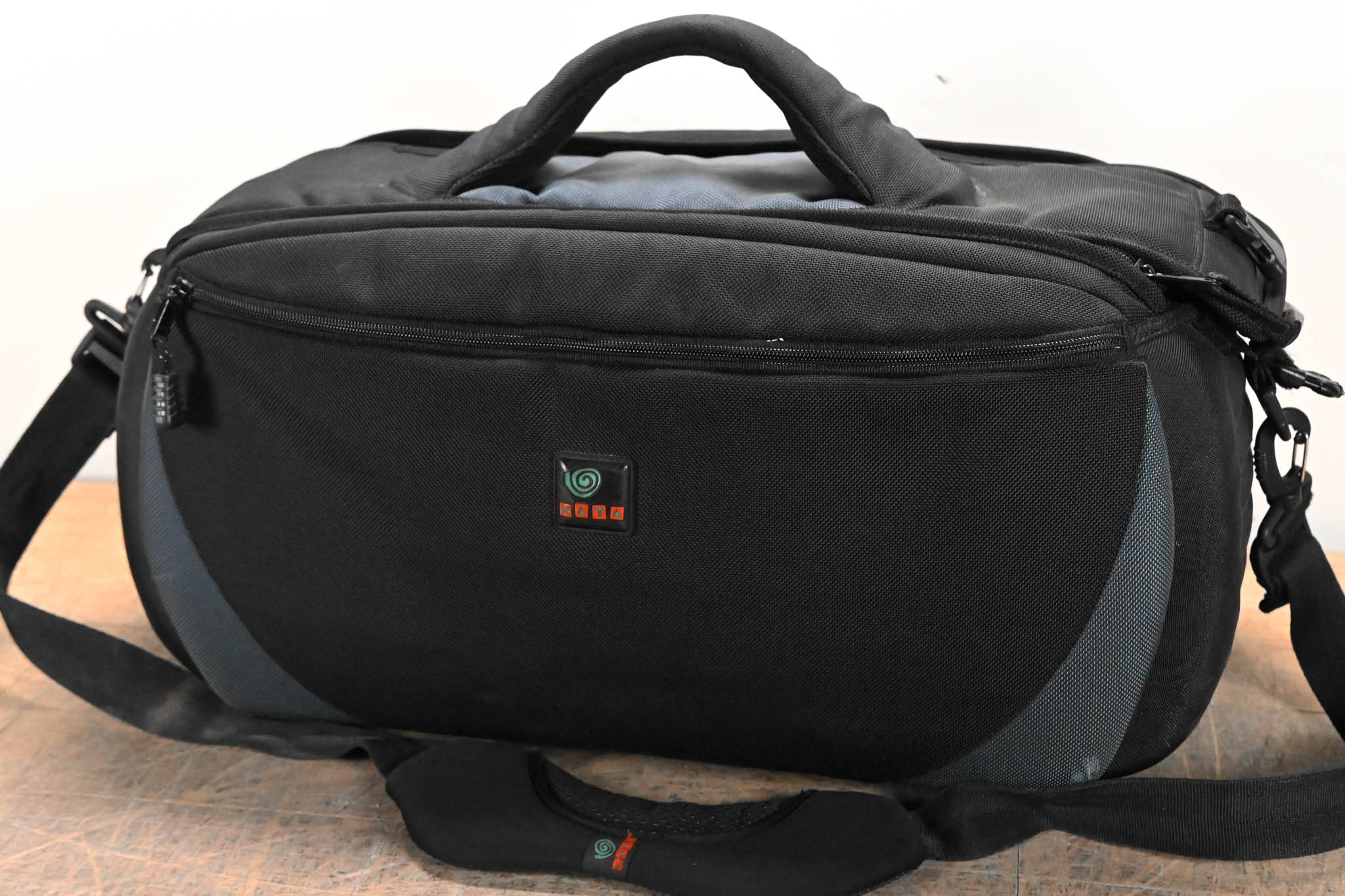 Kata CC-193 Shoulder Case for Camcorders