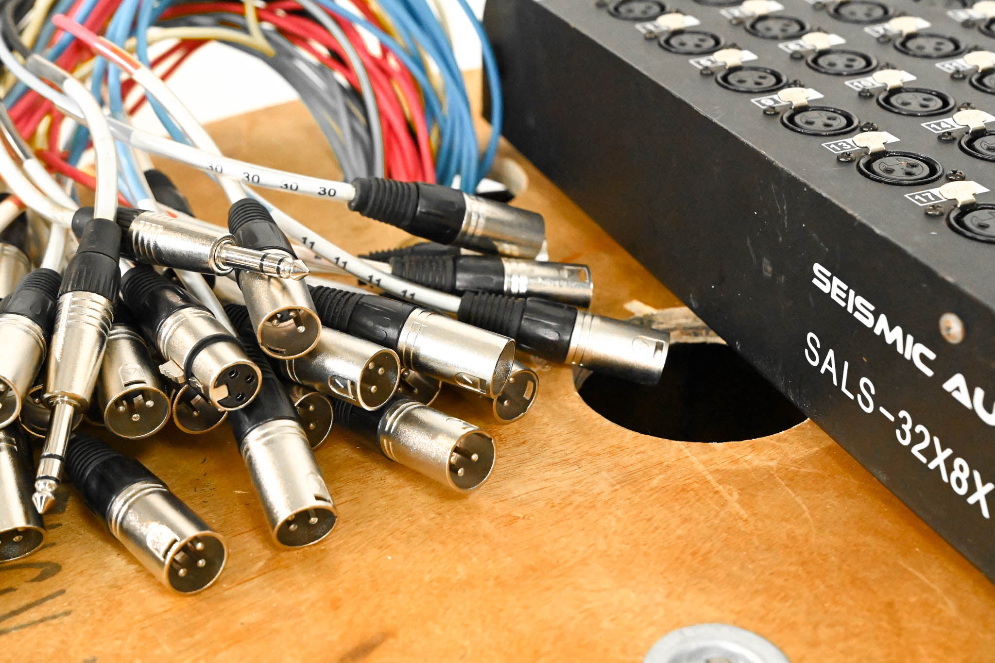 Seismic Audio SALS-32x8x150 32-Channel Snake with 8 Returns - 150 ft