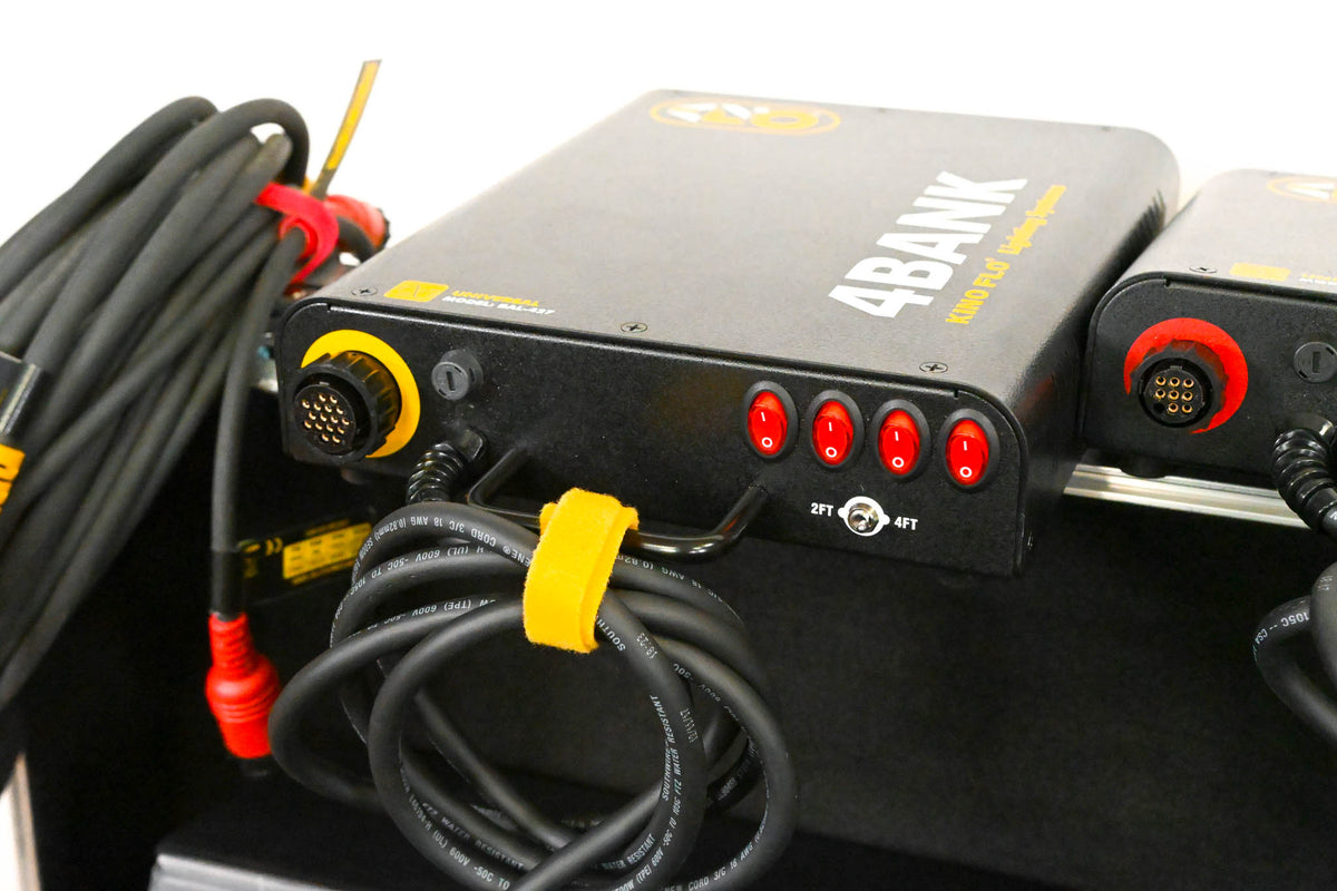 Kino Flo KIT-3NT-120U 2' 4Bank 3-Light Interview Kit w/ 12 Lamps & Case