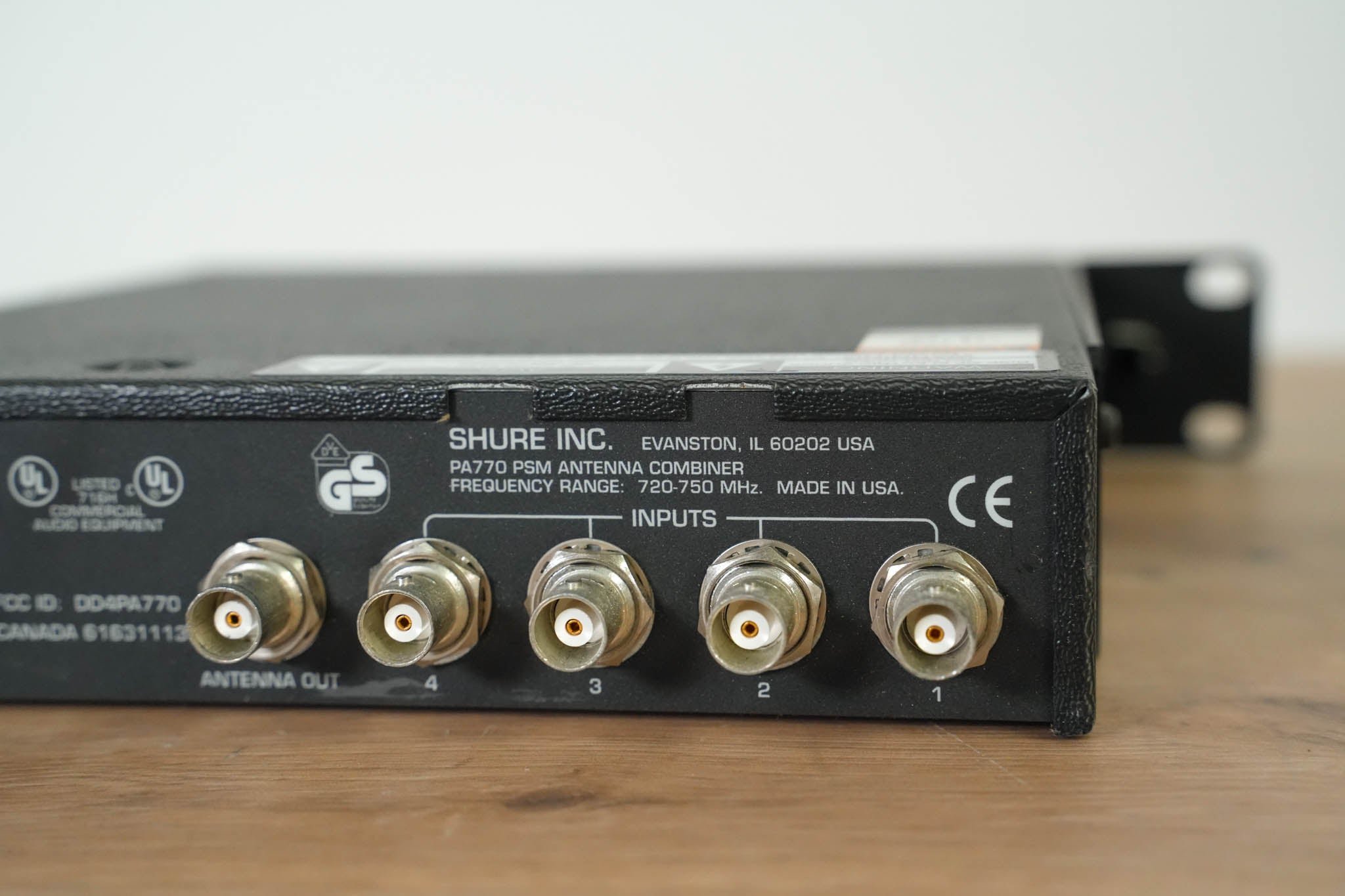 Shure PA770 Antenna Combiner for PSM 700 Series - 720-750 MHz