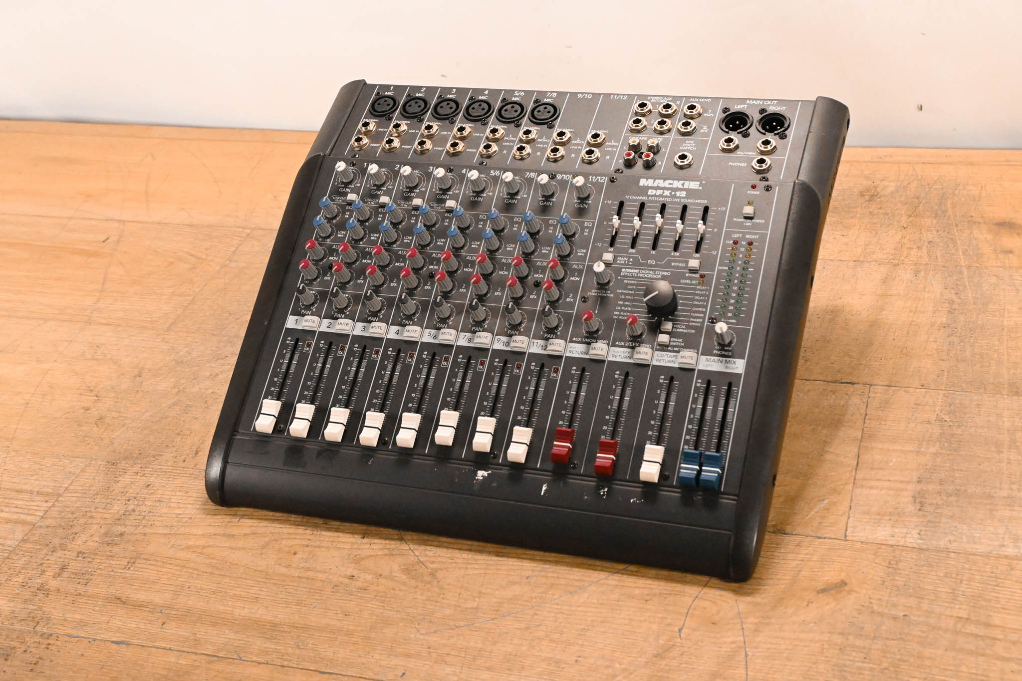 Mackie DFX-12 12-Channel Mixer with Digital Effects