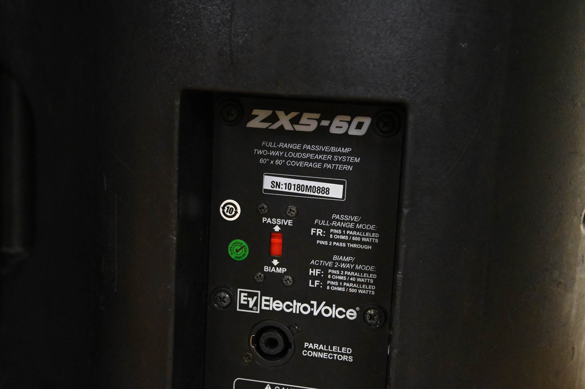 Electro-Voice (EV) ZX5-60 15" Passive 600W Speaker (PAIR) w/ Road Case
