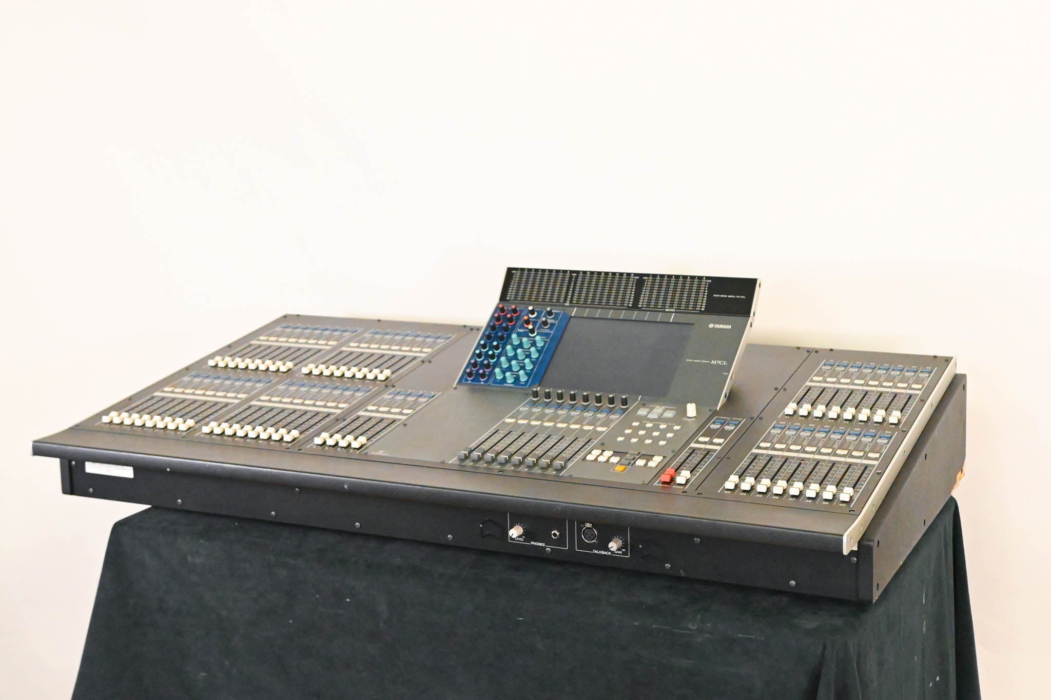 Yamaha M7CL-48 48-Channel Digital Audio Mixing Console