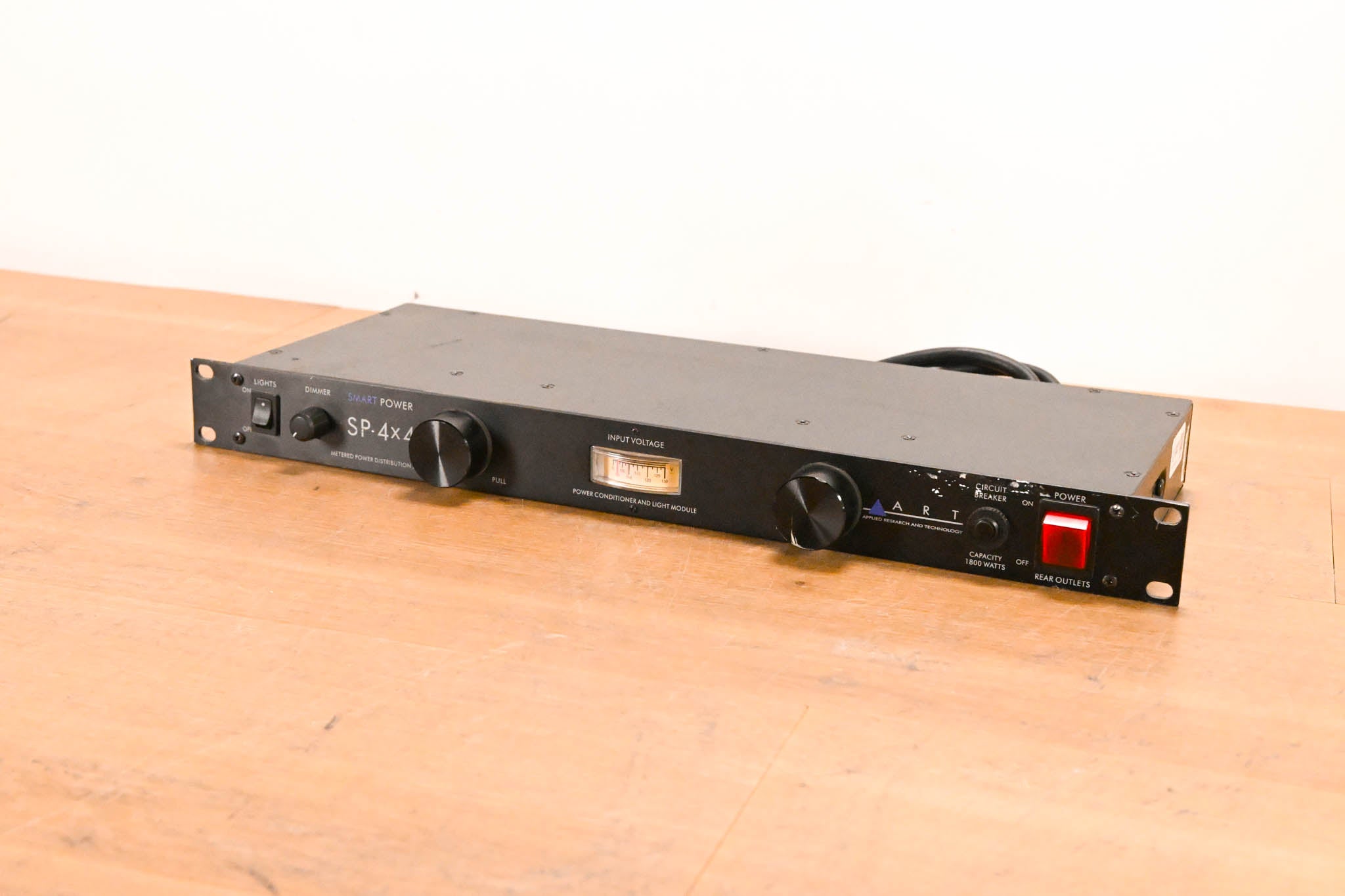 ART SP-4x4 Rackmount 8 Outlet Power Conditioner w/ Voltmeter & Lights