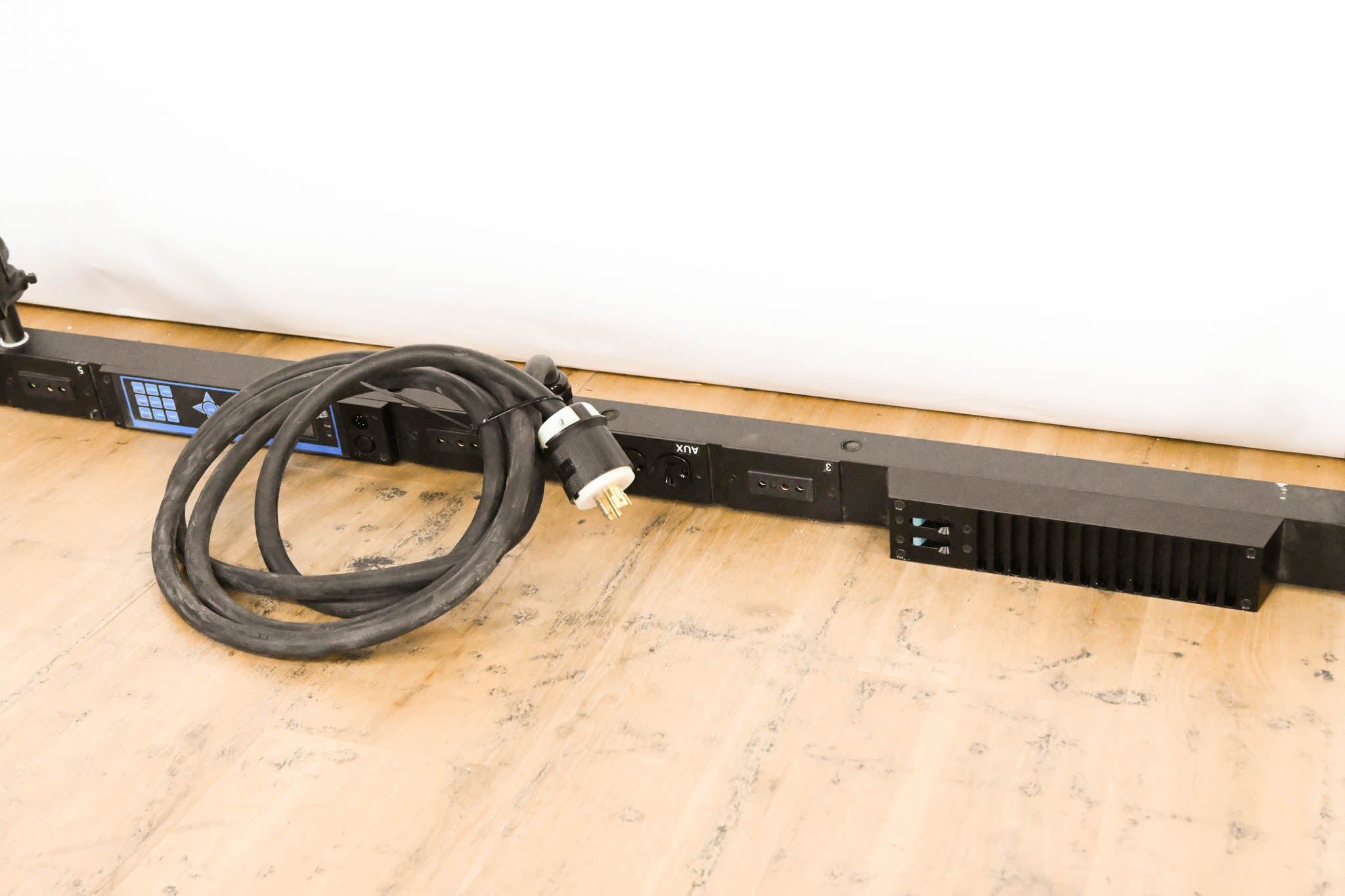 ETC SB6-10M 6 x 10A (1200W) SmartBar with Stage Pin Connectors