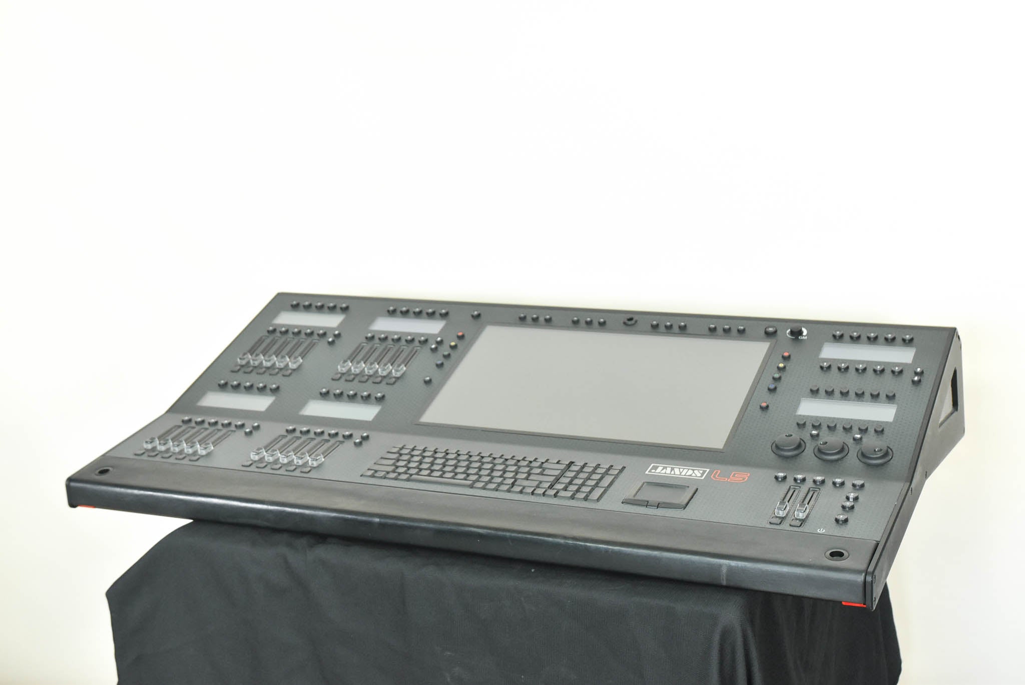 Jands Vista L5 Lighting Control Console with 16-Universe Internal Dongle