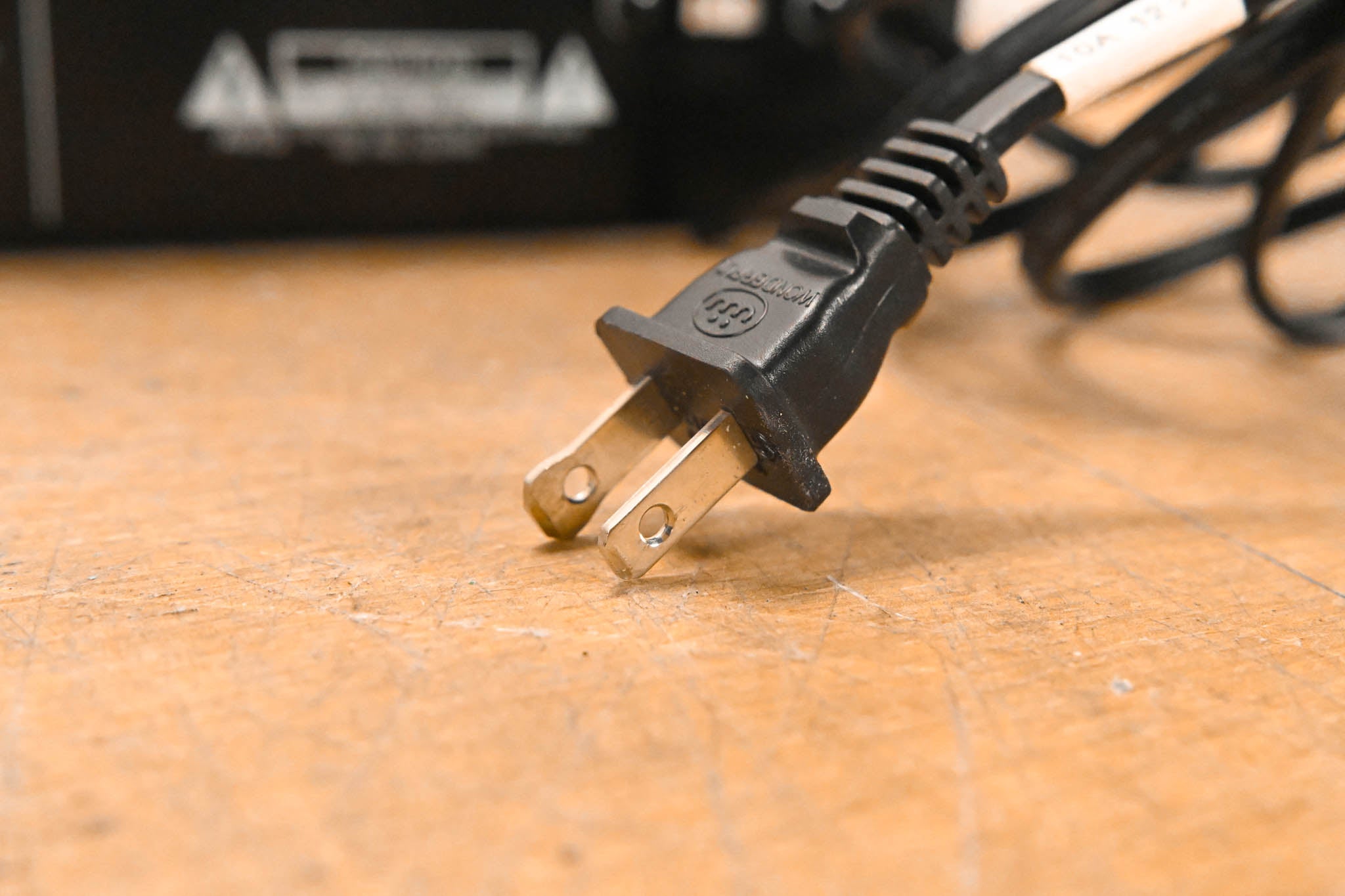 TASCAM CD-200i Rackmountable CD Player with iPod Dock