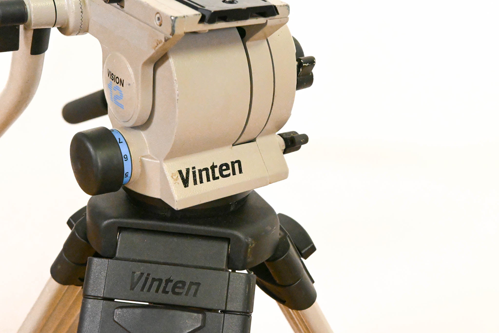 Vinten Vision 12 SD Fluid Head with Aluminum Tripod