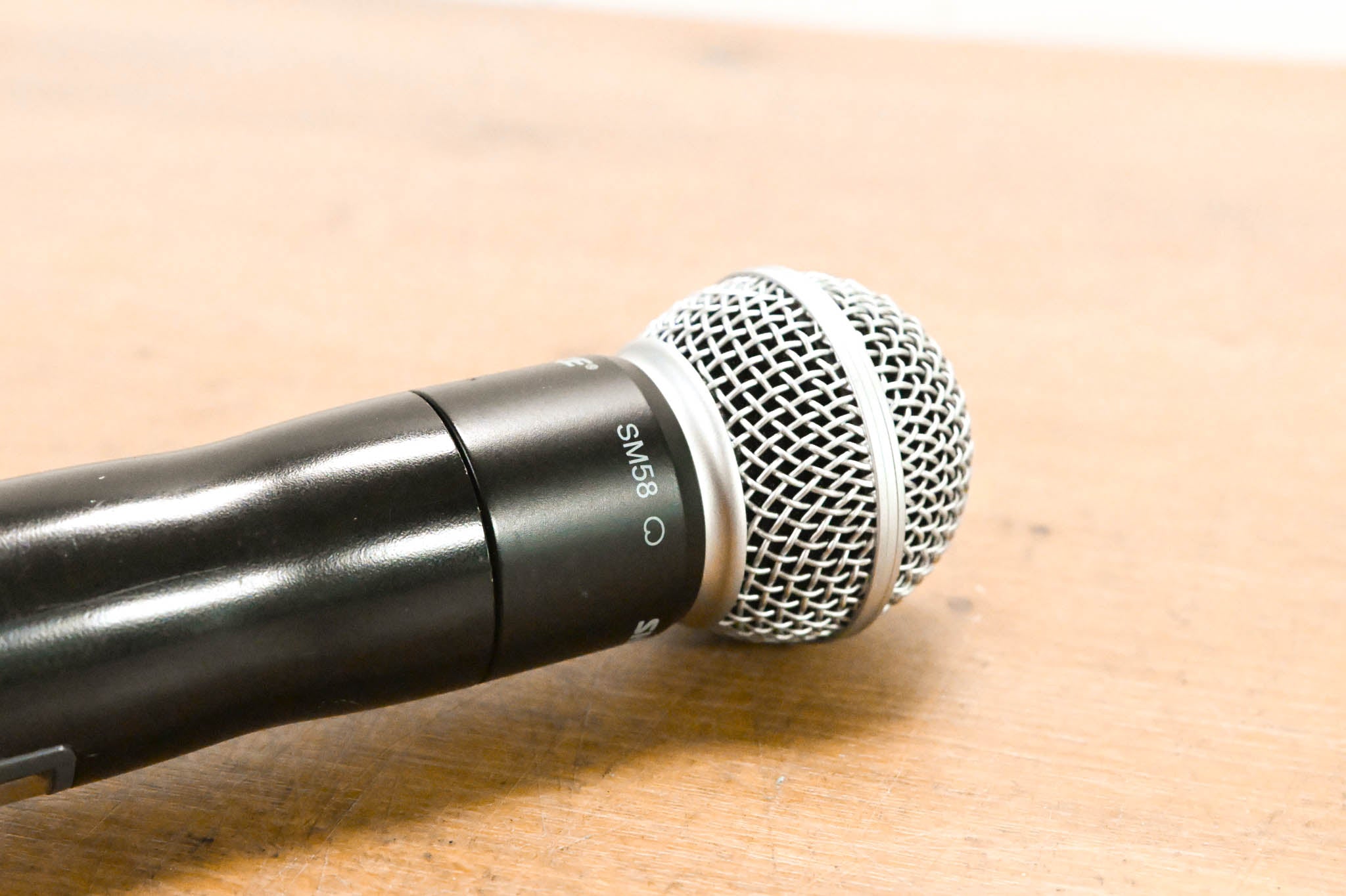 Shure UR2/SM58 Handheld Transmitter with SM58 Capsule - H4 Band