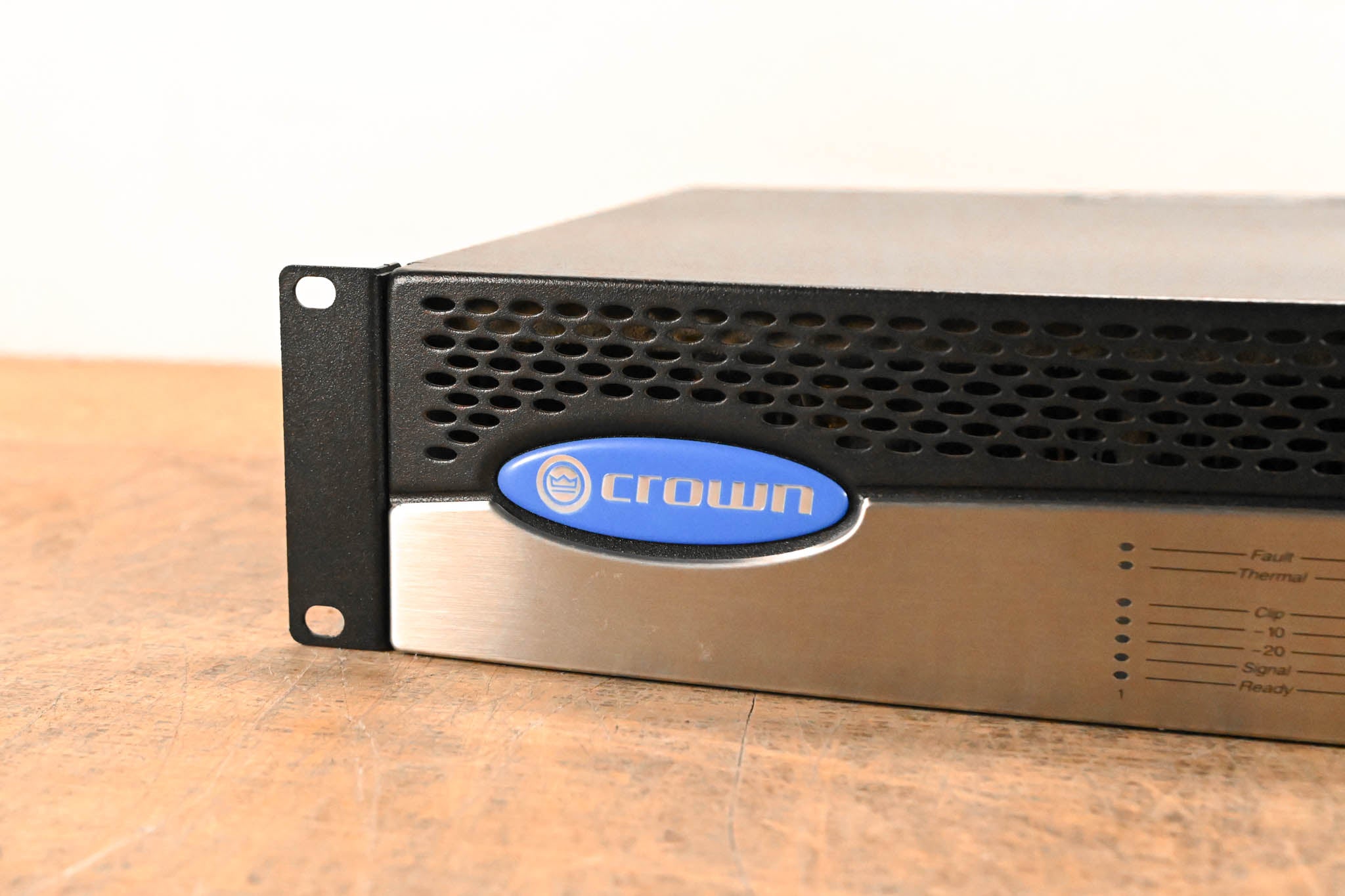 Crown CTs 600 Two-Channel 300W Power Amplifier