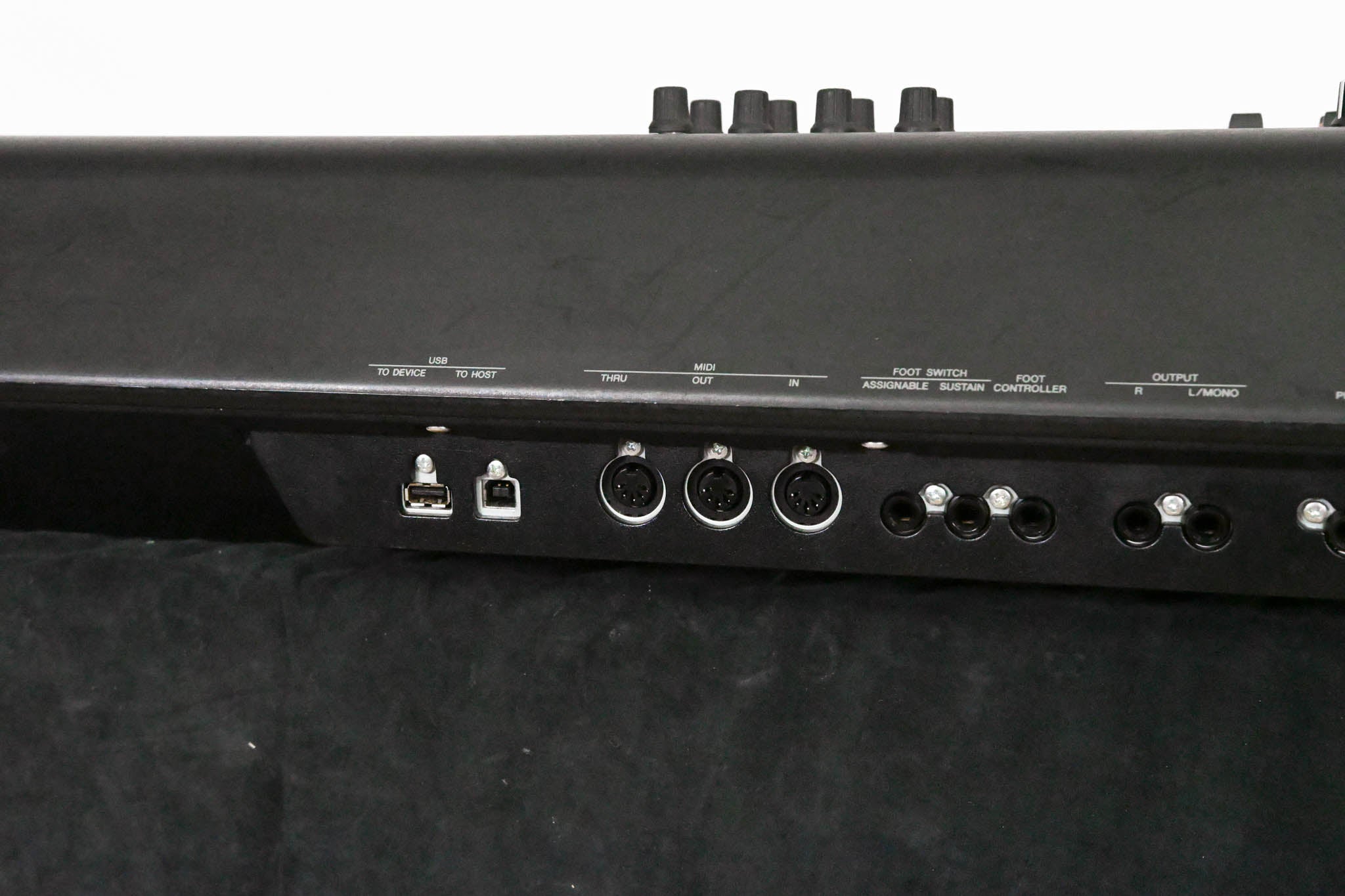 Yamaha MOXF8 88-Key Synthesizer Workstation (NO POWER SUPPLY)