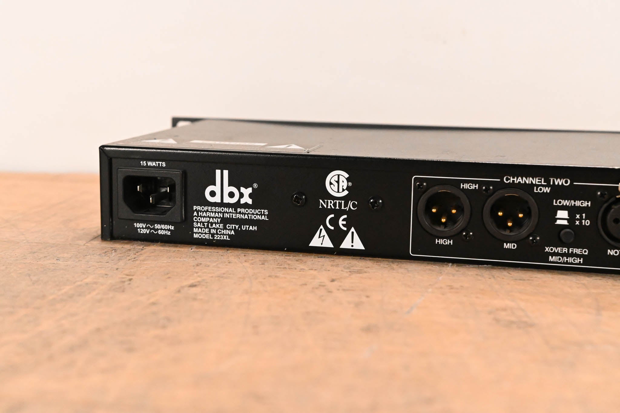 dbx 223XL Stereo 2-Way / Mono 3-Way Crossover