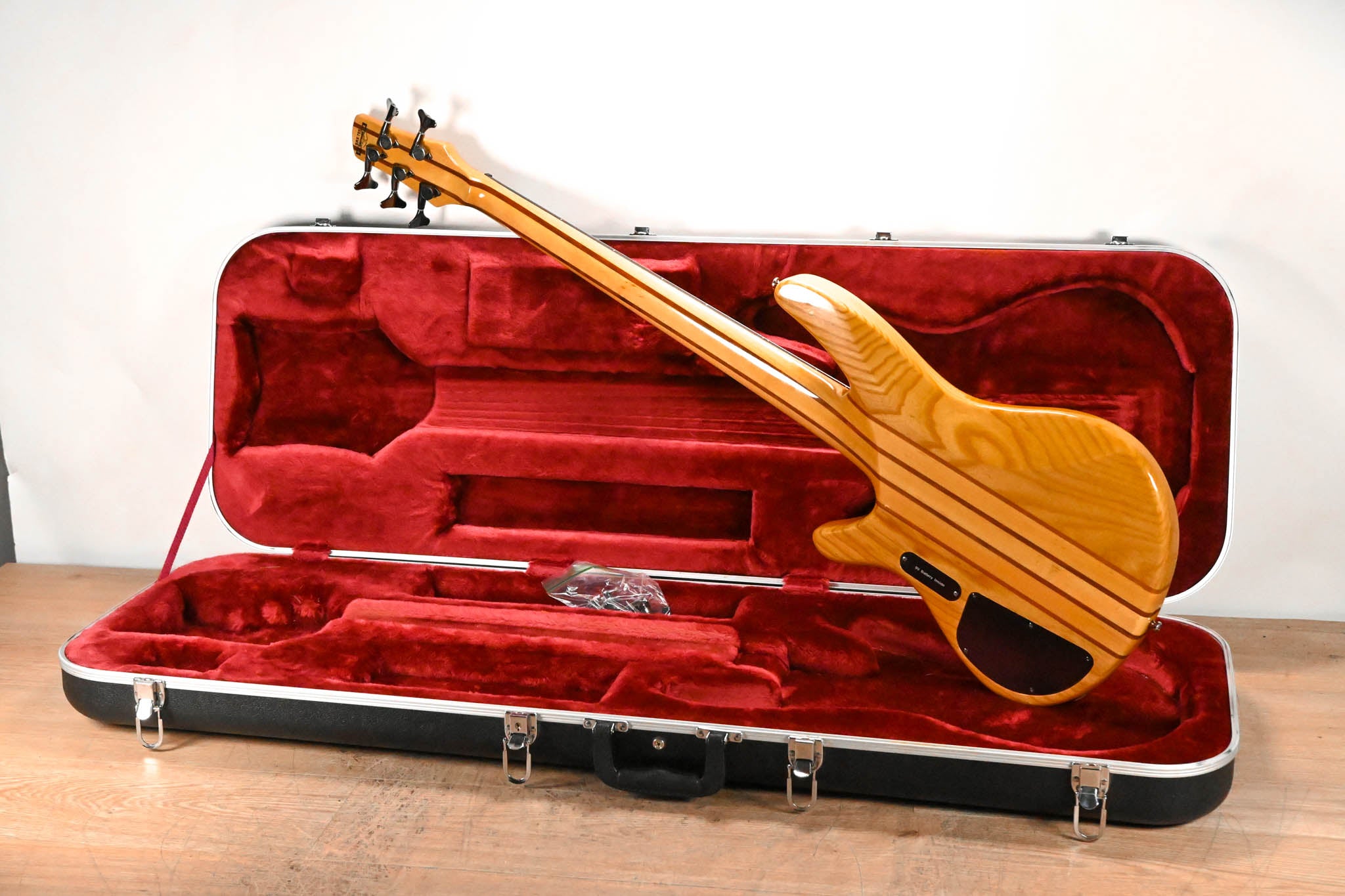 Ibanez SOUNDGEAR SRX705 5 String Standard Bass Guitar w/ Hard Case