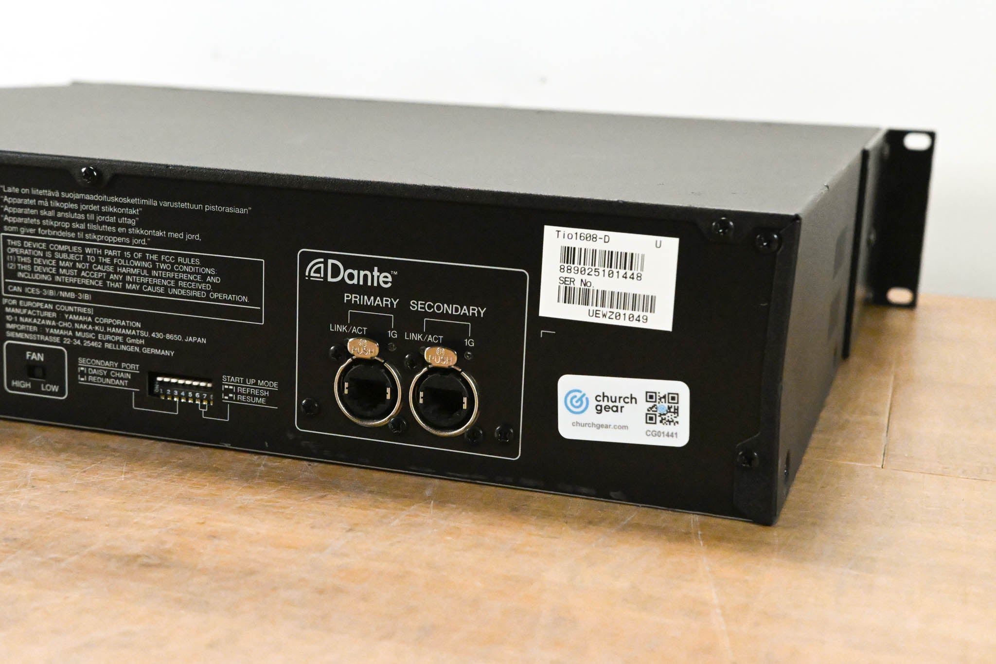 Yamaha Tio1608-D 16-Input/8-Output Dante Stagebox for TF Series Mixers