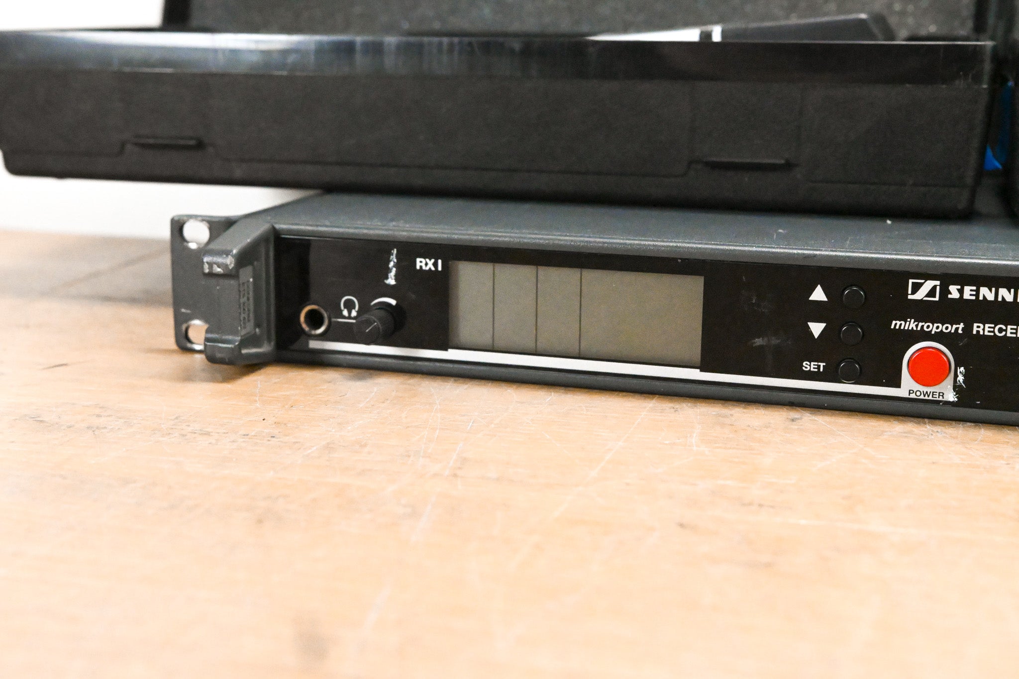 Sennheiser EM 3032-U Mikroport Receiver w/ SK250 Bodypacks 584-608 MHz