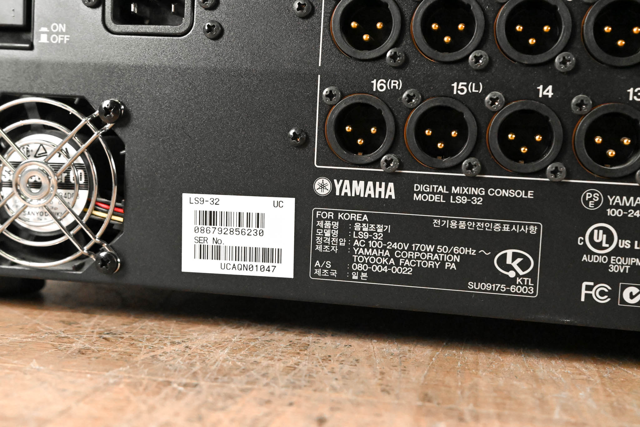 Yamaha LS9-32 32-Input Digital Mixing Console CG01SF3