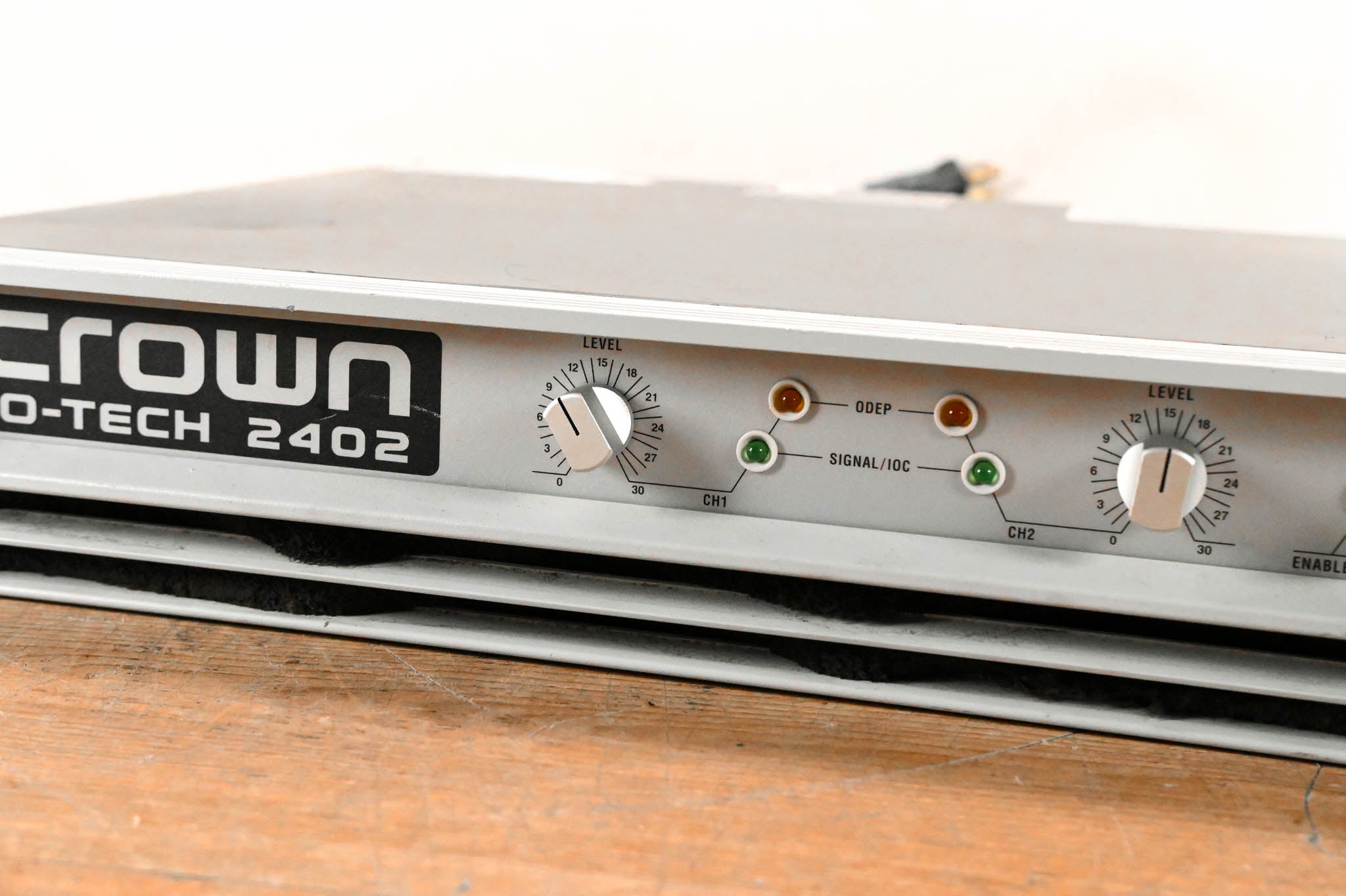 Crown Macro-Tech 2402 2-Channel Power Amplifier