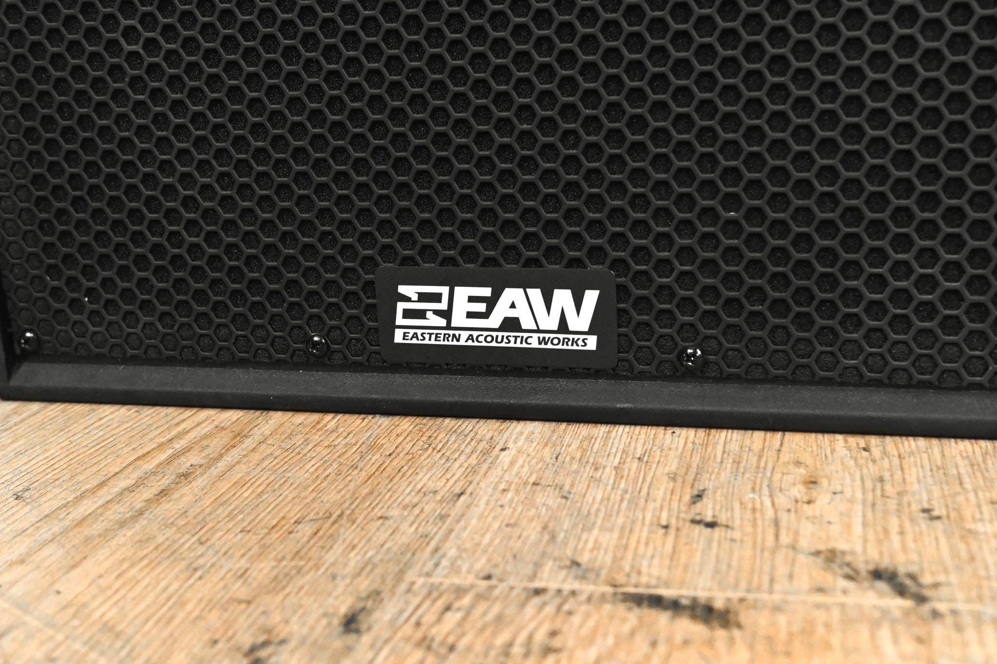 EAW NT26 2-Way, Self-Powered, Bi-Amplified Loudspeaker 60° x 45°