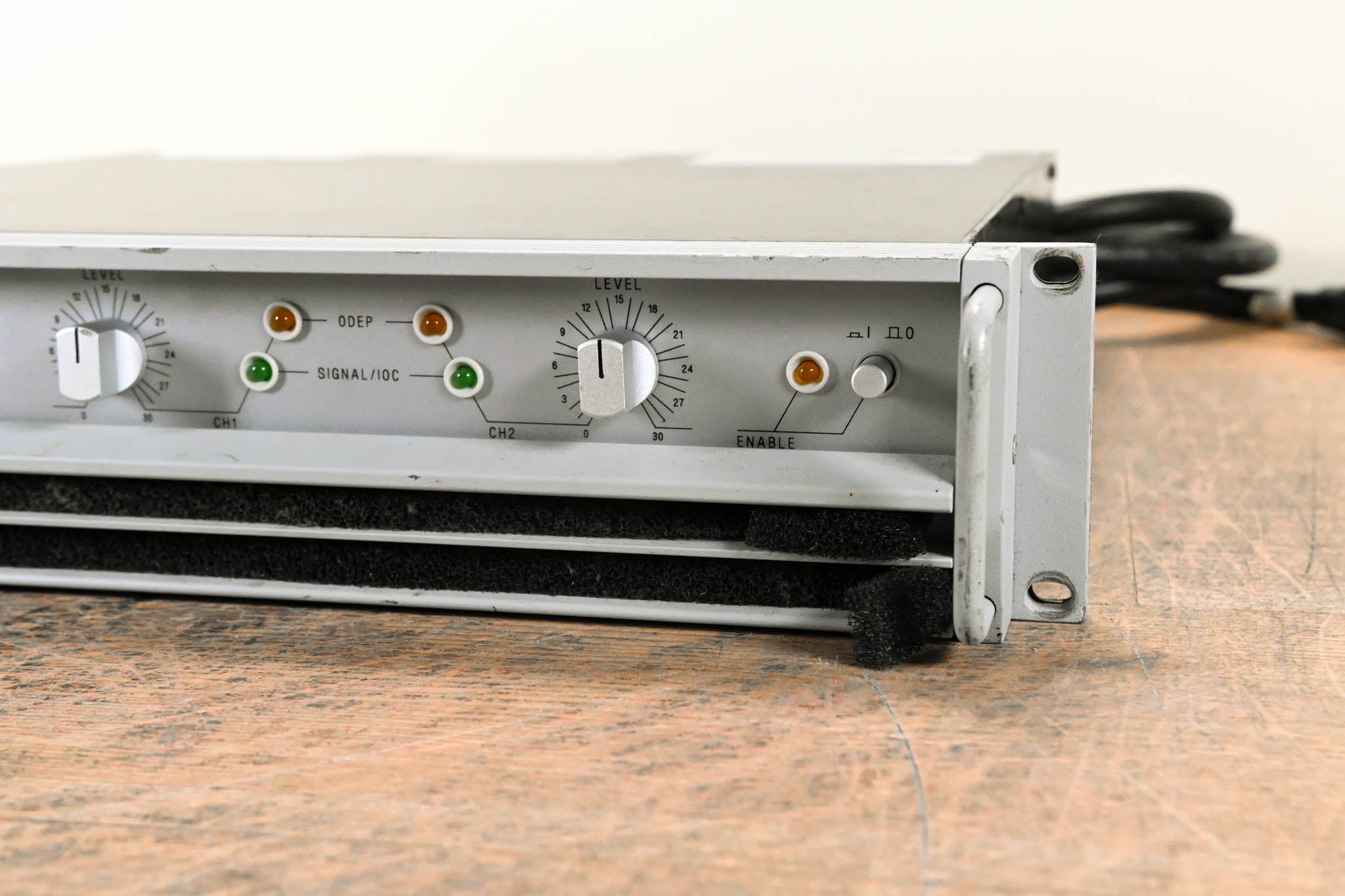 Crown Macro-Tech 2400 2-Channel Power Amplifier